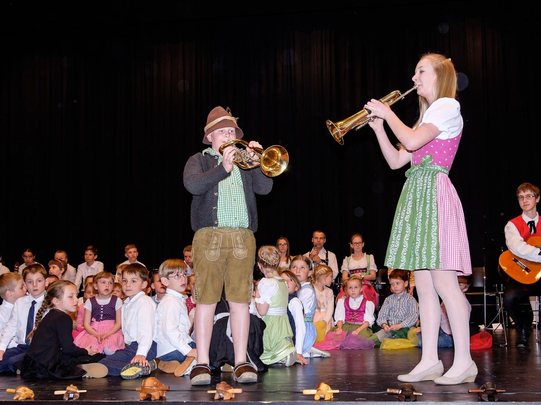 Regionalbezogene Musikauswahl beim Volksmusikkonzert in Schwarzenberg. Regionalbezogene Musikauswahl beim Volksmusikkonzert in Schwarzenberg.