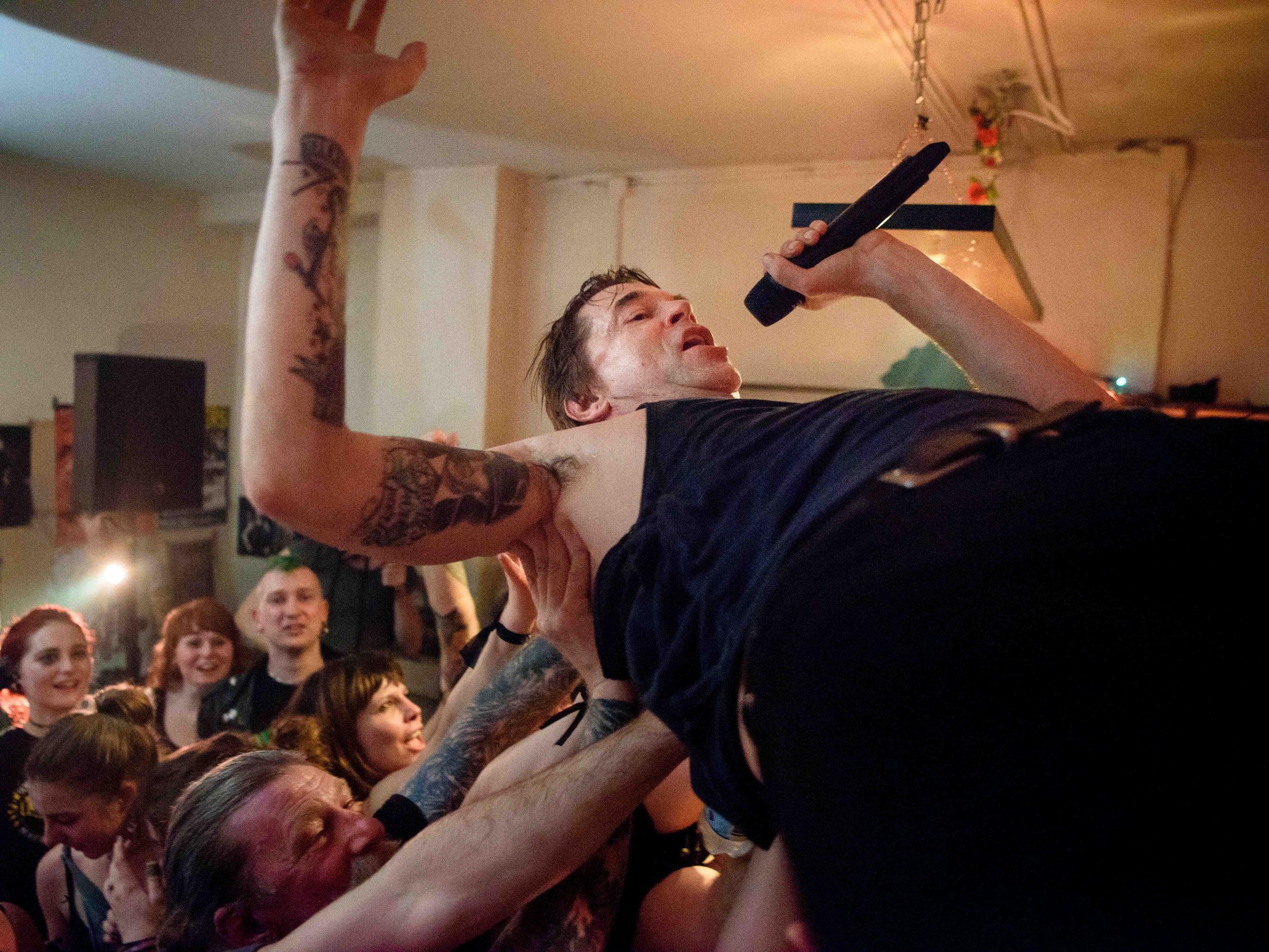 Campinos Crowdsurfing in Chemnitz Campinos Crowdsurfing in Chemnitz