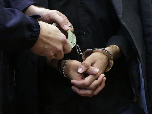 Mehrere Dealer wurden am Samstag in Wien festgenommen. Mehrere Dealer wurden am Samstag in Wien festgenommen.