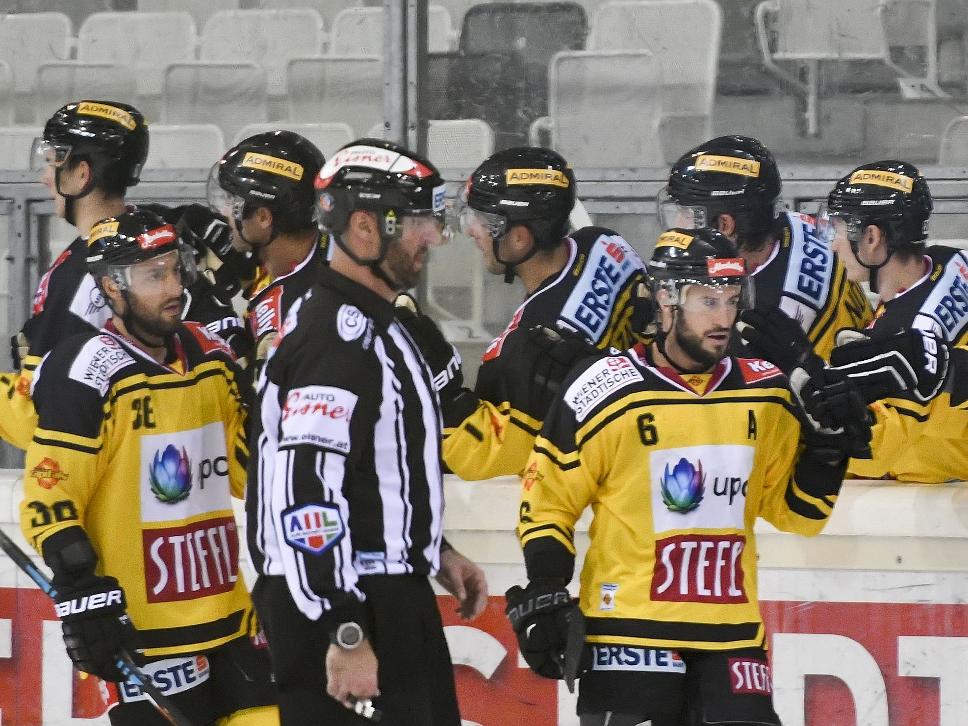 Die Vienna Capitals liegen in der Serie gegen Innsbruck mit 2:0 in Führung. Die Vienna Capitals liegen in der Serie gegen Innsbruck mit 2:0 in Führung.