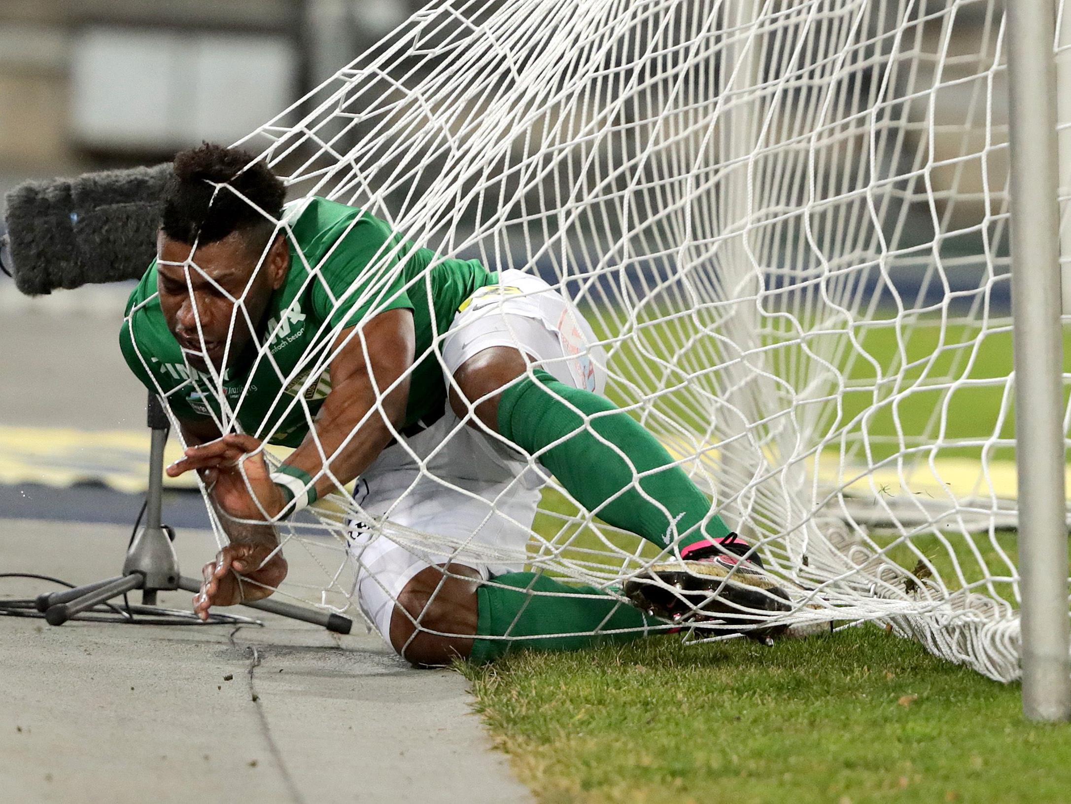 Gegen Insbruck soll der Ball, nicht Alves Jailson Severiano, im Tor landen.