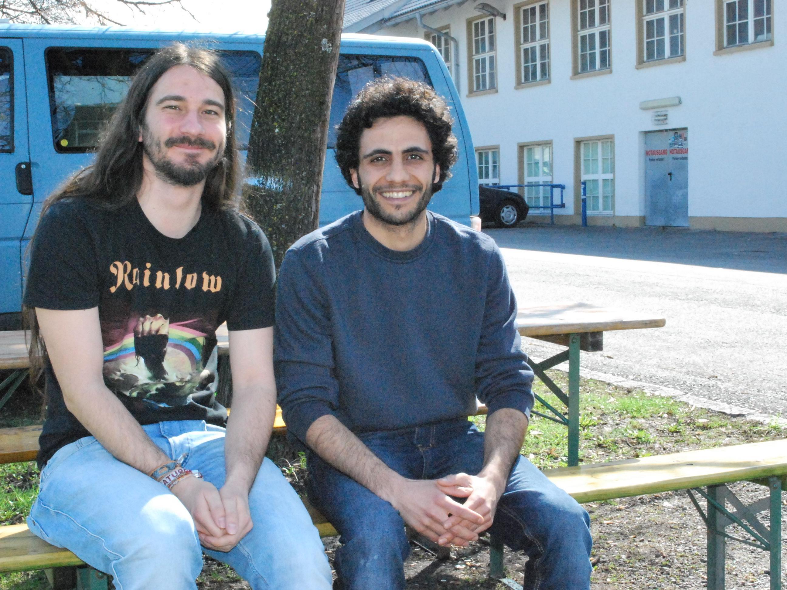 Sebastian Mischitz, Mahmoud Jeratle (vl) beim Jugendzentrum Vismut.