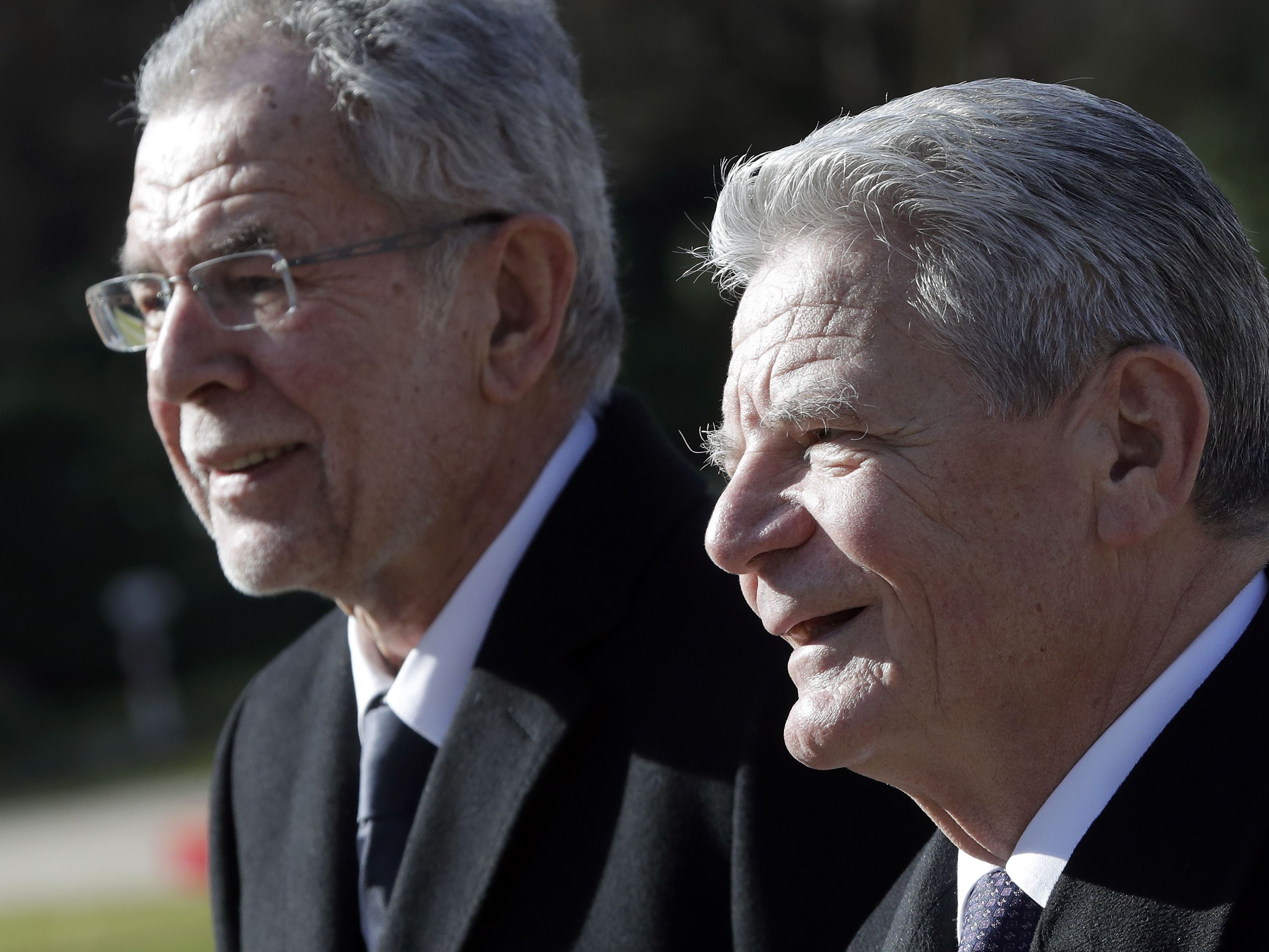 Treffen der Bundespräsidenten: Der scheidende deutsche Gauck empfing den neu gewählten österreichischen Van der Bellen in Berlin. Treffen der Bundespräsidenten: Der scheidende deutsche Gauck empfing den neu gewählten österreichischen Van der Bellen in Berlin.