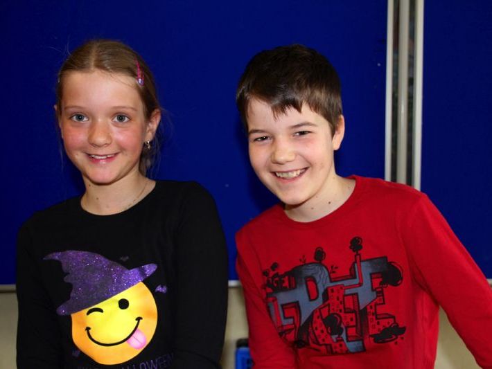 Paula und Raphael halfen fleißig beim Verkauf mit und hatten viel Spaß dabei. Paula und Raphael halfen fleißig beim Verkauf mit und hatten viel Spaß dabei.