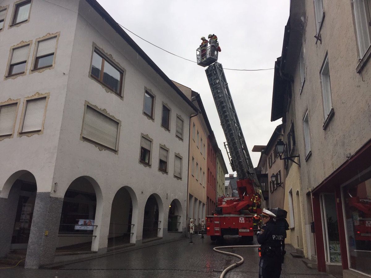 Bei einem Brand am Samstag in der Bludenzer Innenstadt wurde eine Person verletzt. Bei einem Brand am Samstag in der Bludenzer Innenstadt wurde eine Person verletzt.