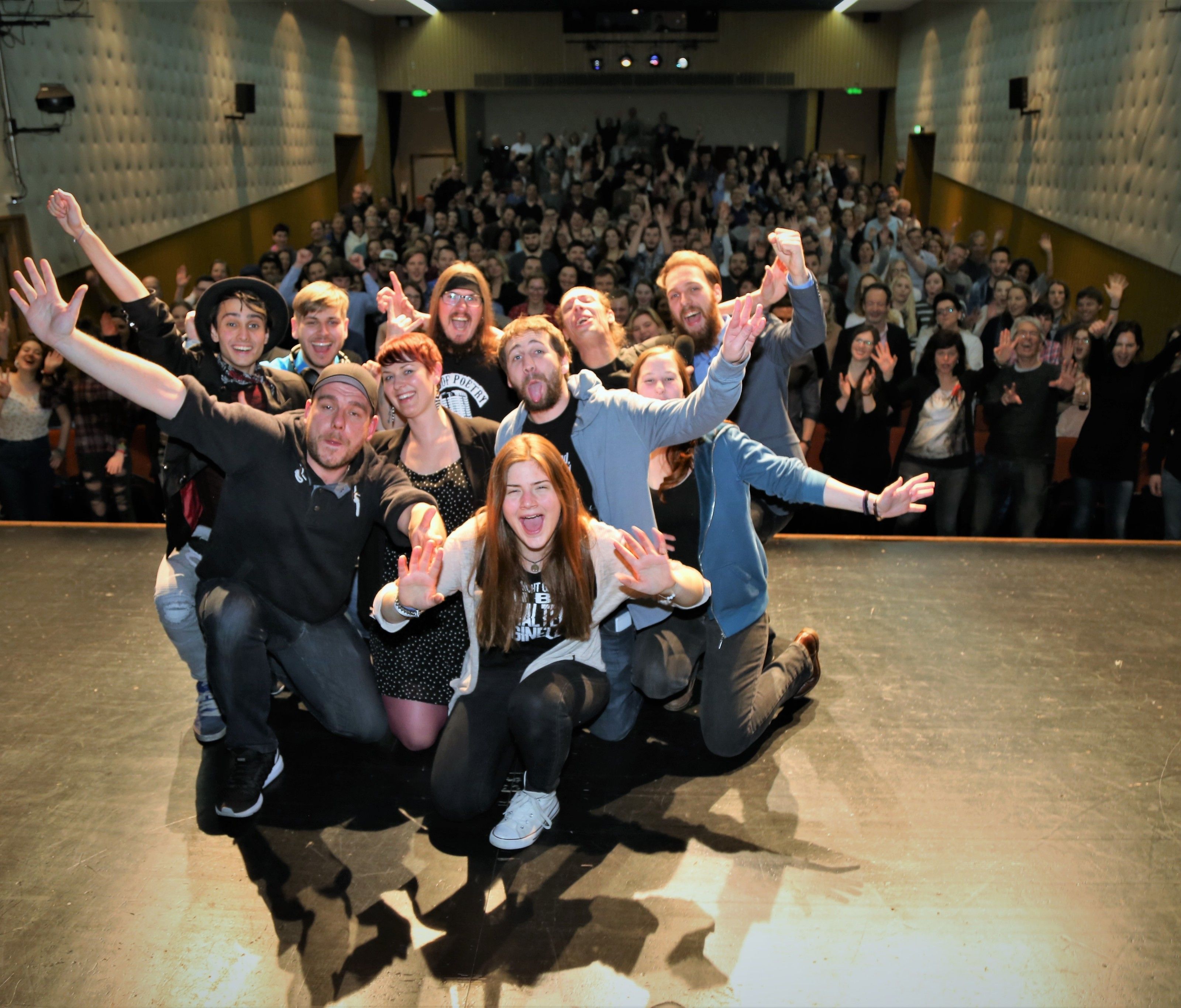 Veranstalter Lukas Wagner, acht Poeten, ein DJ und 250 Gäste sorgten für einen unvergesslichen Abend in Götzis. Veranstalter Lukas Wagner, acht Poeten, ein DJ und 250 Gäste sorgten für einen unvergesslichen Abend in Götzis.