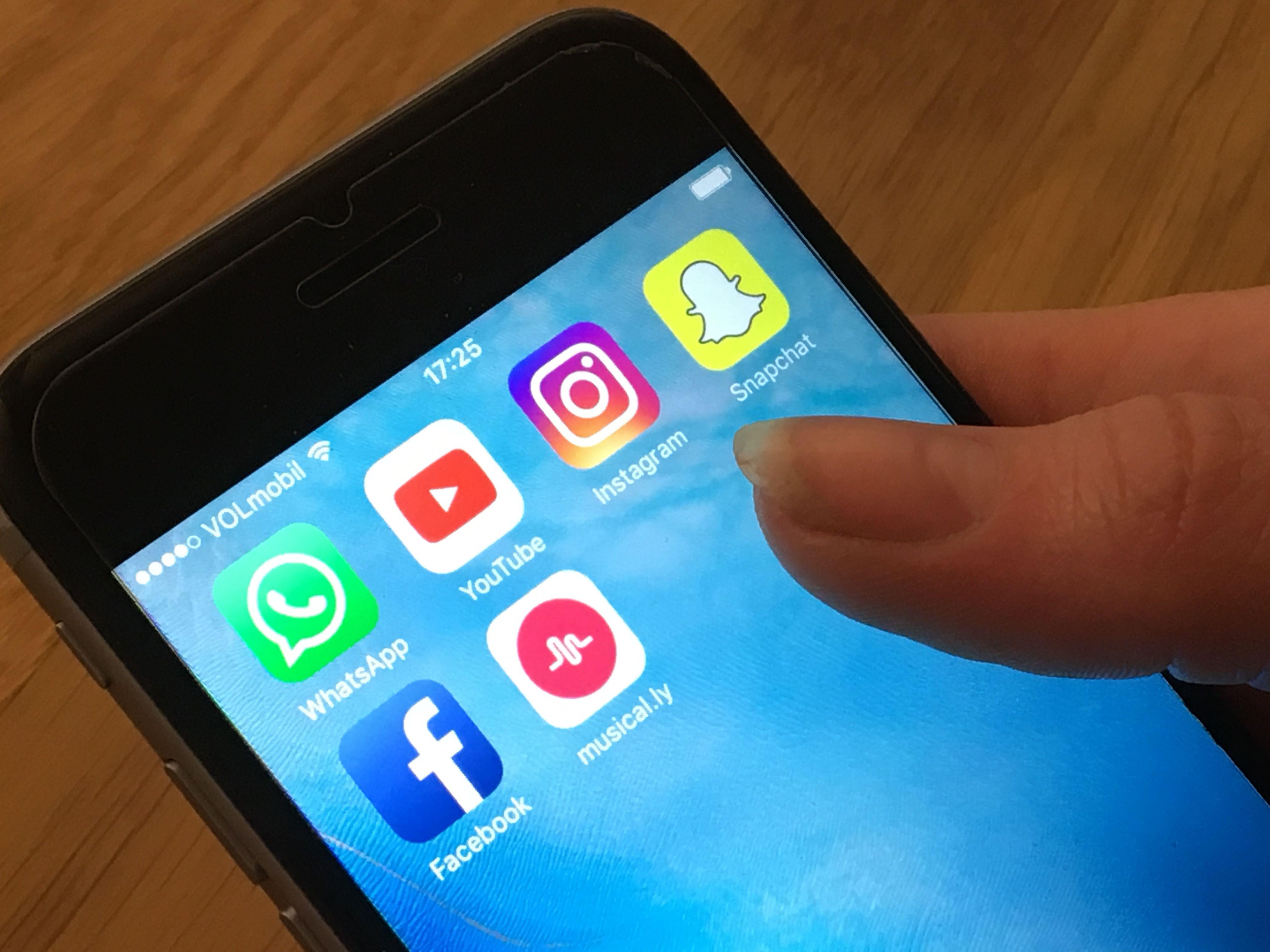Bei der Social-Media-Umfrage 2017 liegt WhatsApp auf Platz 1.