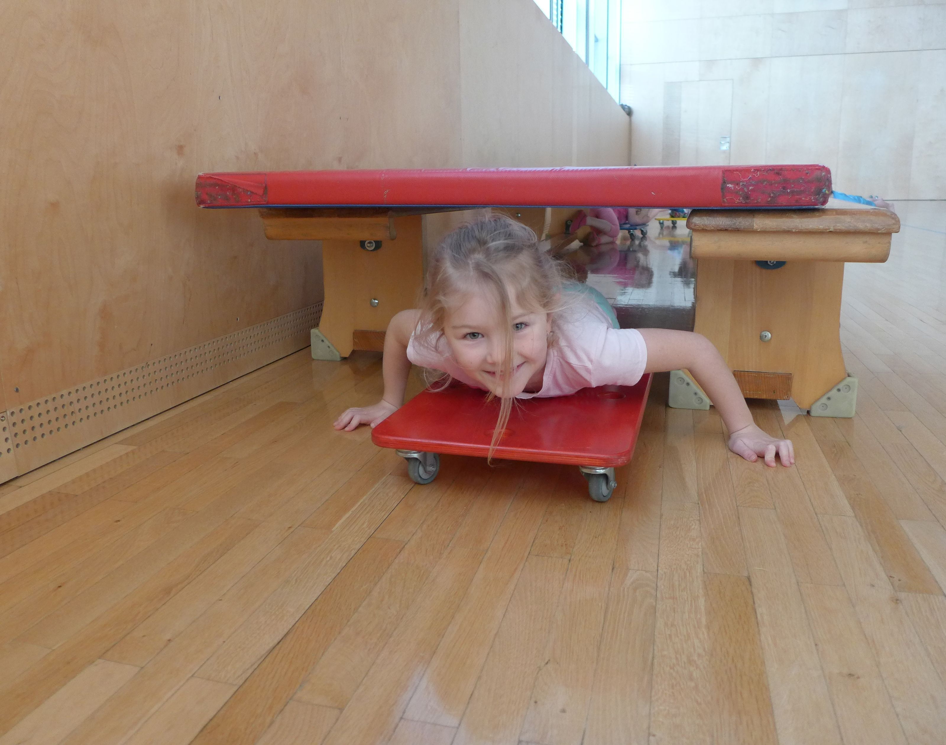 Mit dem Rollbrett unterwegs Mit dem Rollbrett unterwegs