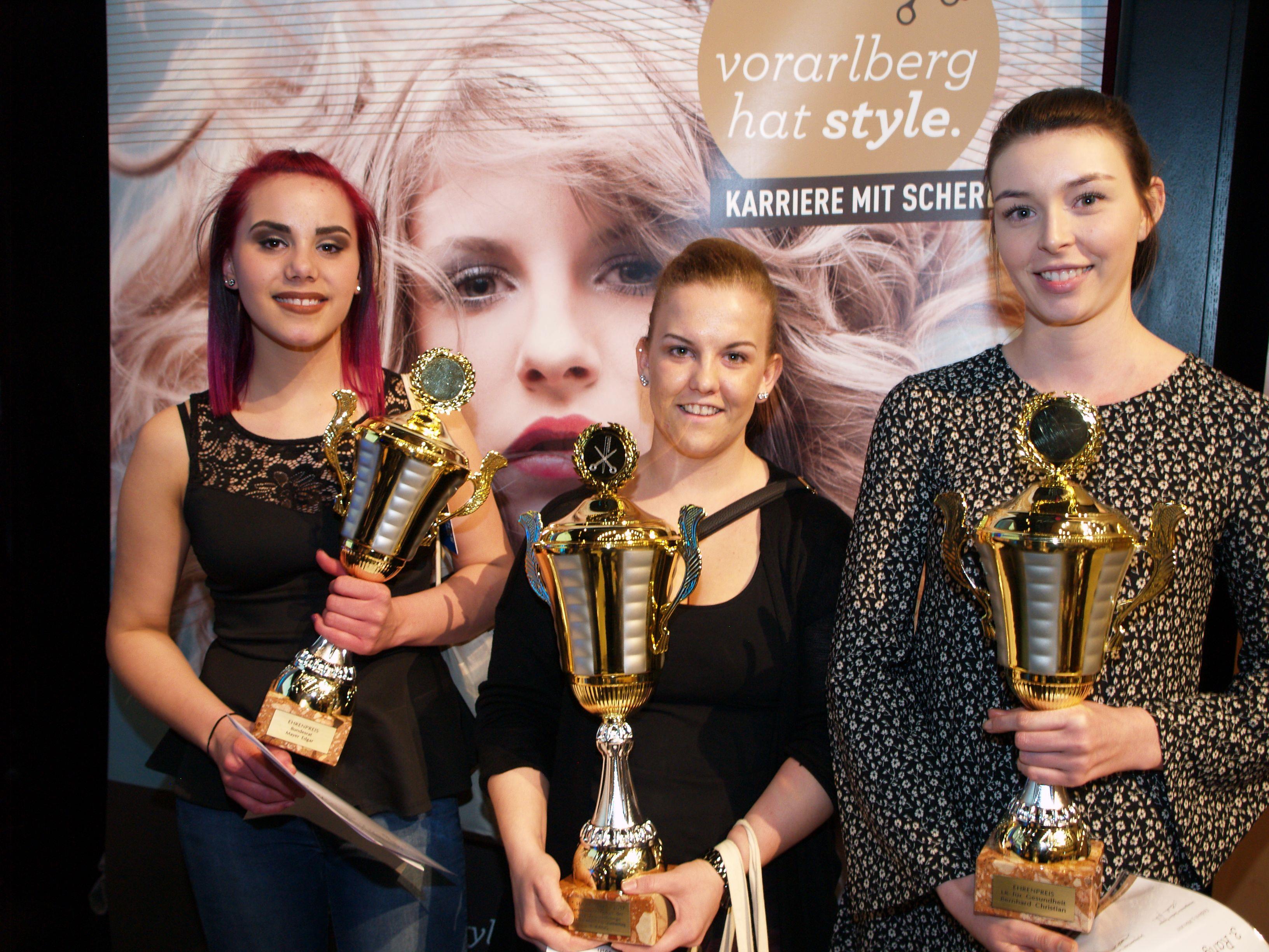 Die Gewinnerinnen des 1.Lehrjahrs Ramona Künz, Kim Hasler und Lisa Meusburger freuten sich über ihren Erfolg.