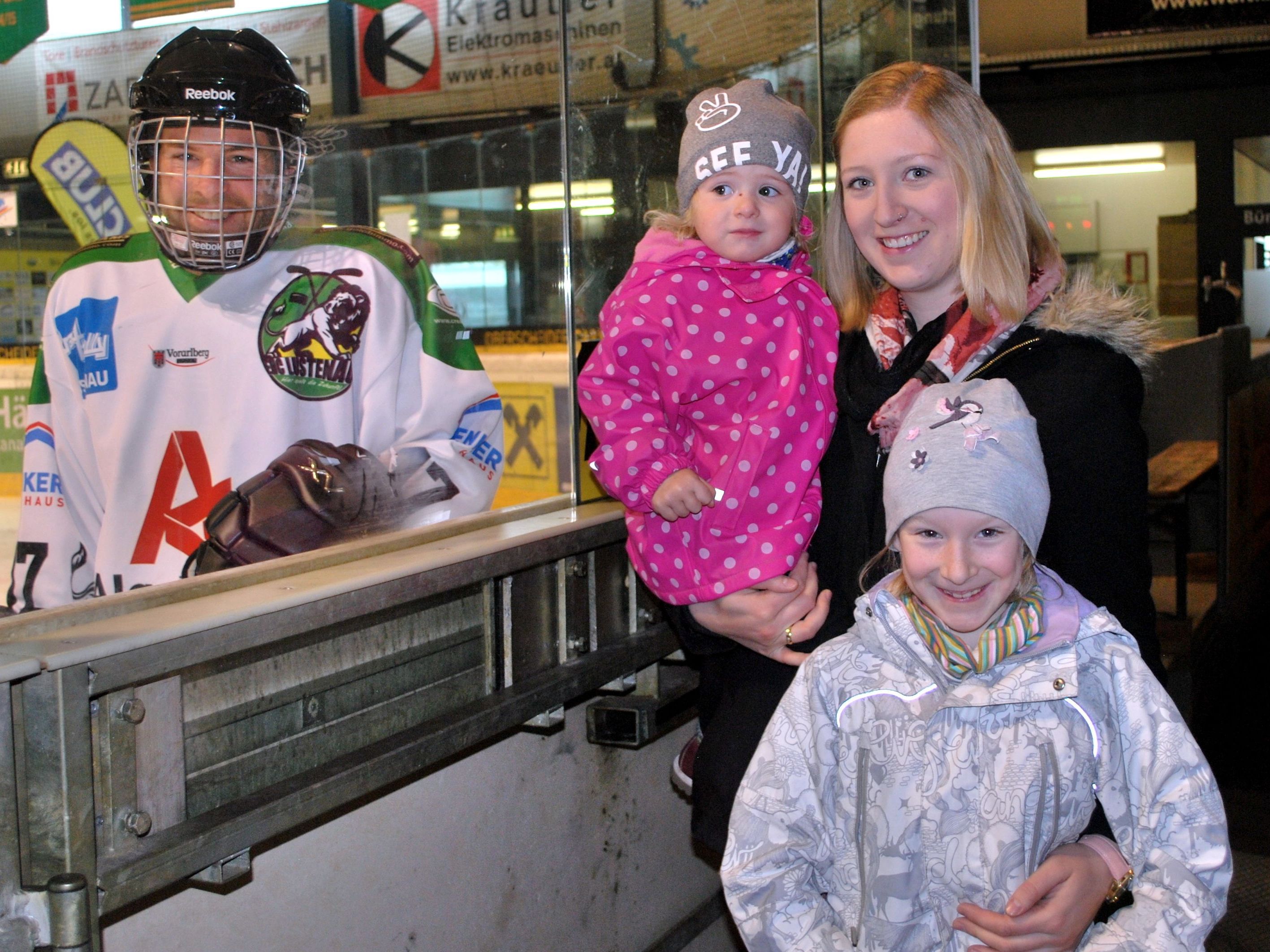 Patrick, Samantha, Sandra und Amily Flatz Patrick, Samantha, Sandra und Amily Flatz