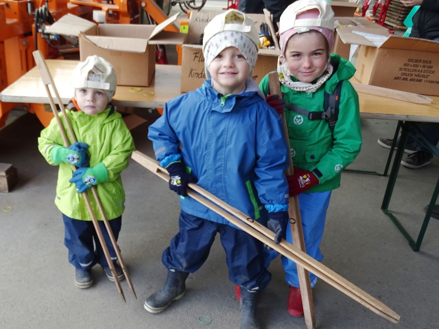 Valentin, Samuel und Paula beteiligten sich wie zahlreiche weitere Kinder am Frühjahrsputz. Valentin, Samuel und Paula beteiligten sich wie zahlreiche weitere Kinder am Frühjahrsputz.