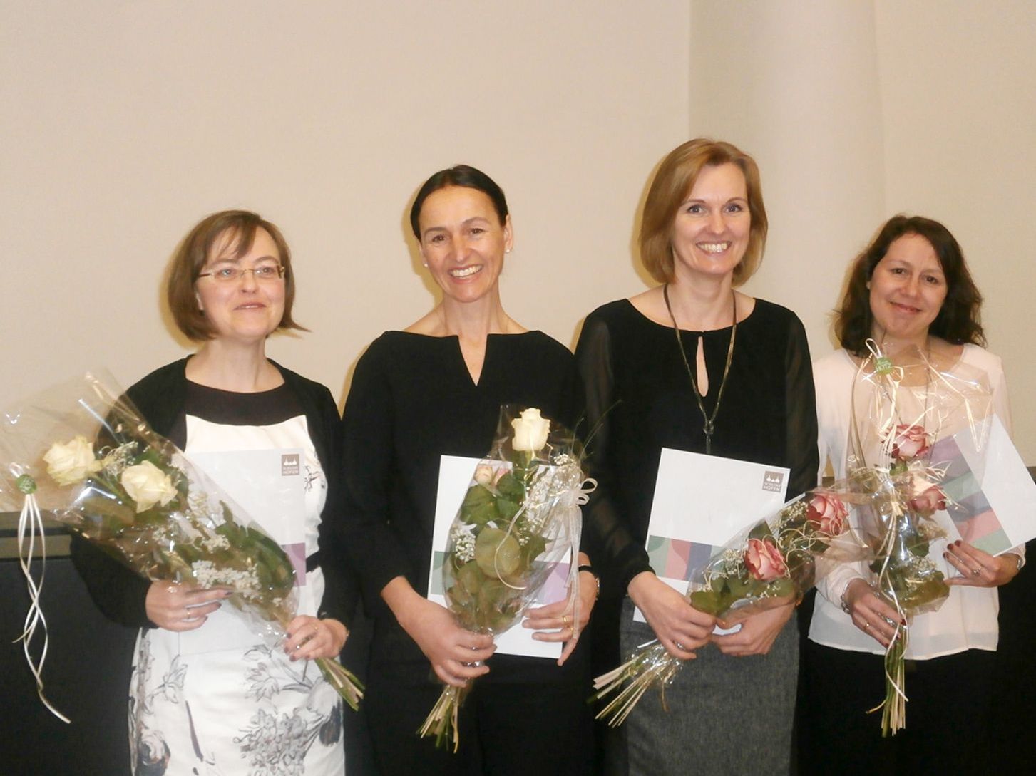 Barbara Jochum, Brigitte Wippler, Heike Stefani und Irene Koller schlossen ihrenLehrgang erfolgreich ab Barbara Jochum, Brigitte Wippler, Heike Stefani und Irene Koller schlossen ihrenLehrgang erfolgreich ab