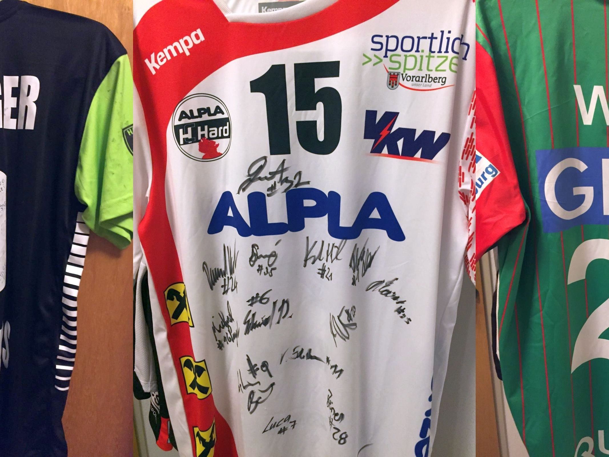 Die Trikots von heimischen Sportstars kommen unter den Hammer. Die Trikots von heimischen Sportstars kommen unter den Hammer.