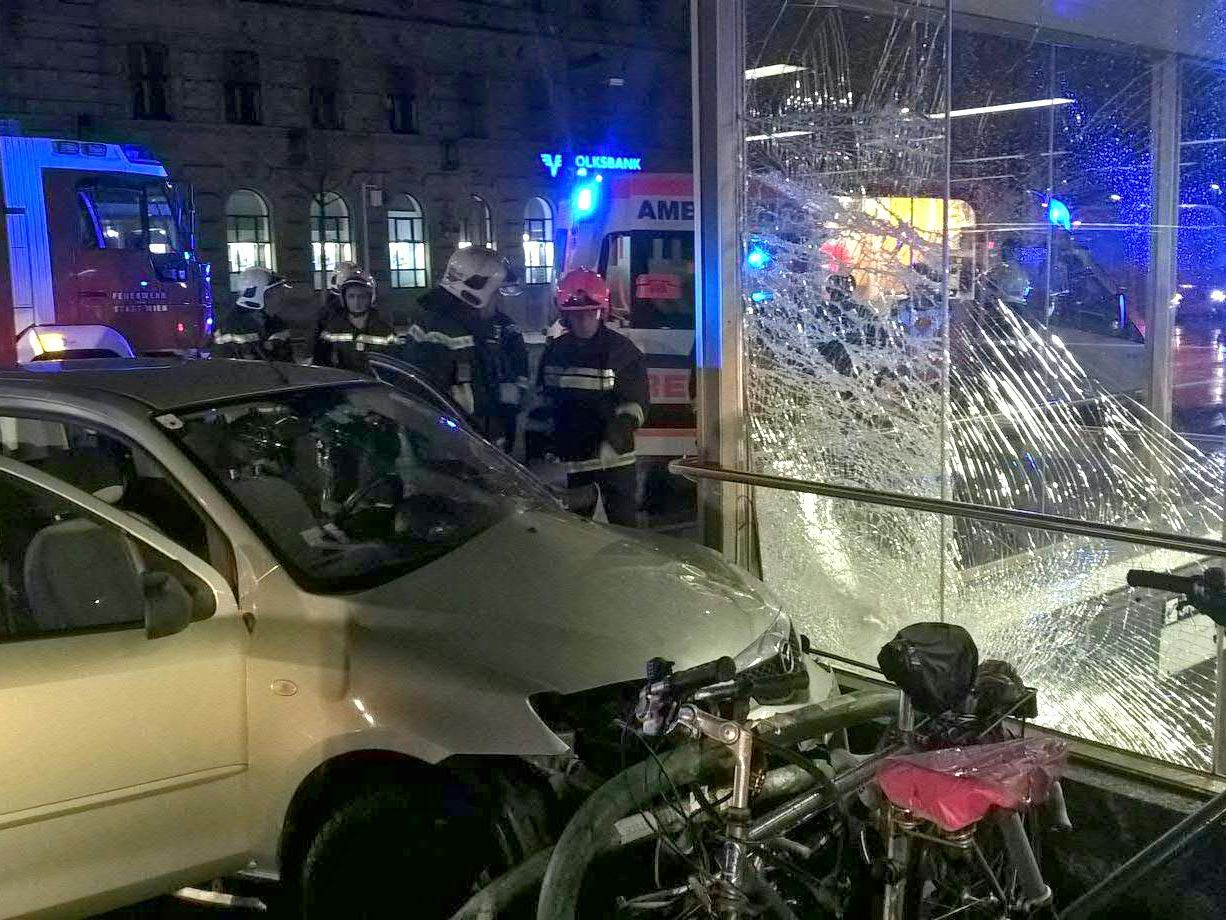 Eine 18-Jährige war ohne Führerschein und betrunken unterwegs Eine 18-Jährige war ohne Führerschein und betrunken unterwegs
