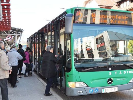 Stadtbus feiert 20 Jahre. Stadtbus feiert 20 Jahre.