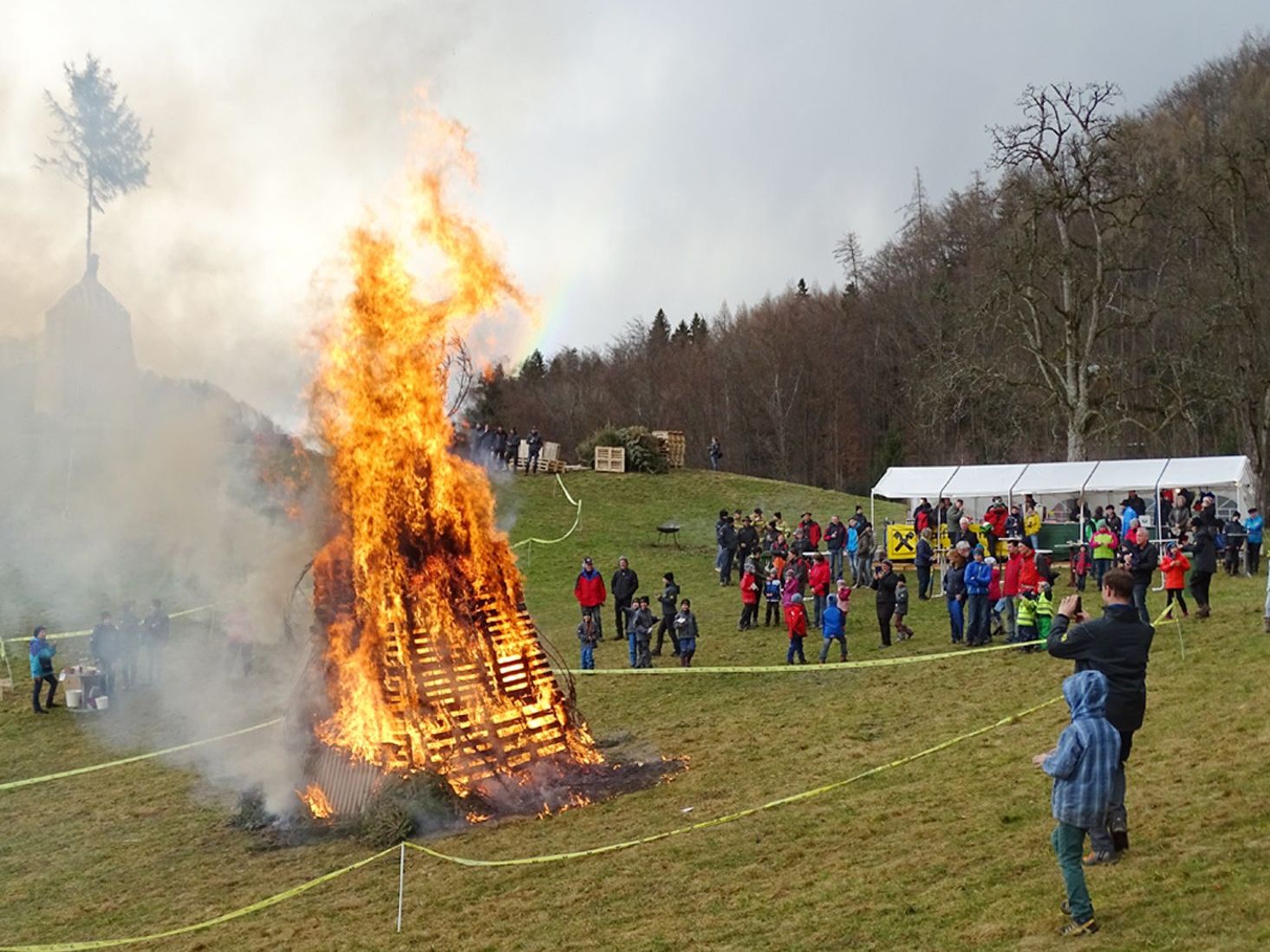 Der Nachwuchs der „Mähh & Summ“-Funkenzunft baut seinen eigenen Kinderfunken. Der Nachwuchs der „Mähh & Summ“-Funkenzunft baut seinen eigenen Kinderfunken.
