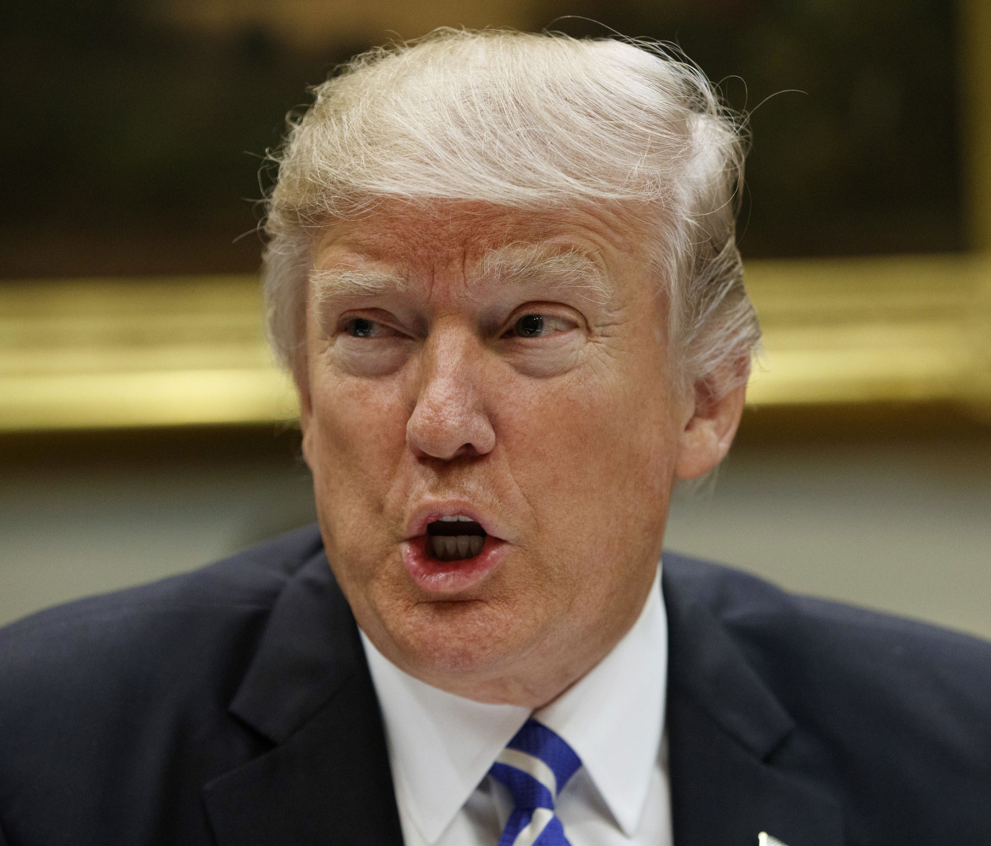 Donald Trump unterzeichnete ein neues Dekret mit Einreiseverboten. Donald Trump unterzeichnete ein neues Dekret mit Einreiseverboten.