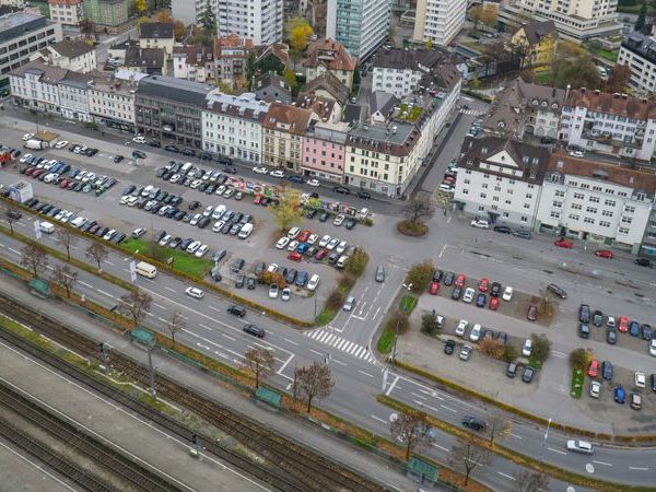 Das Seestadt-Areal bleibt weiterhin ein großer Parkplatz. Das Seestadt-Areal bleibt weiterhin ein großer Parkplatz.