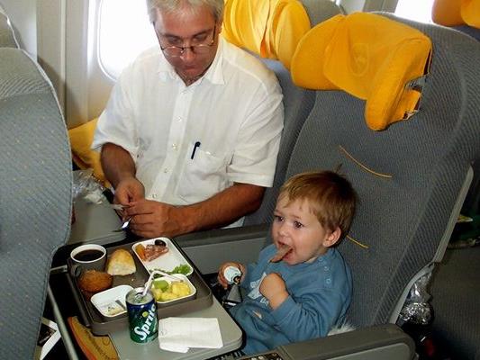 Die meisten Airlines bieten spezielle Preiskategorien für Kinder an. Die meisten Airlines bieten spezielle Preiskategorien für Kinder an.