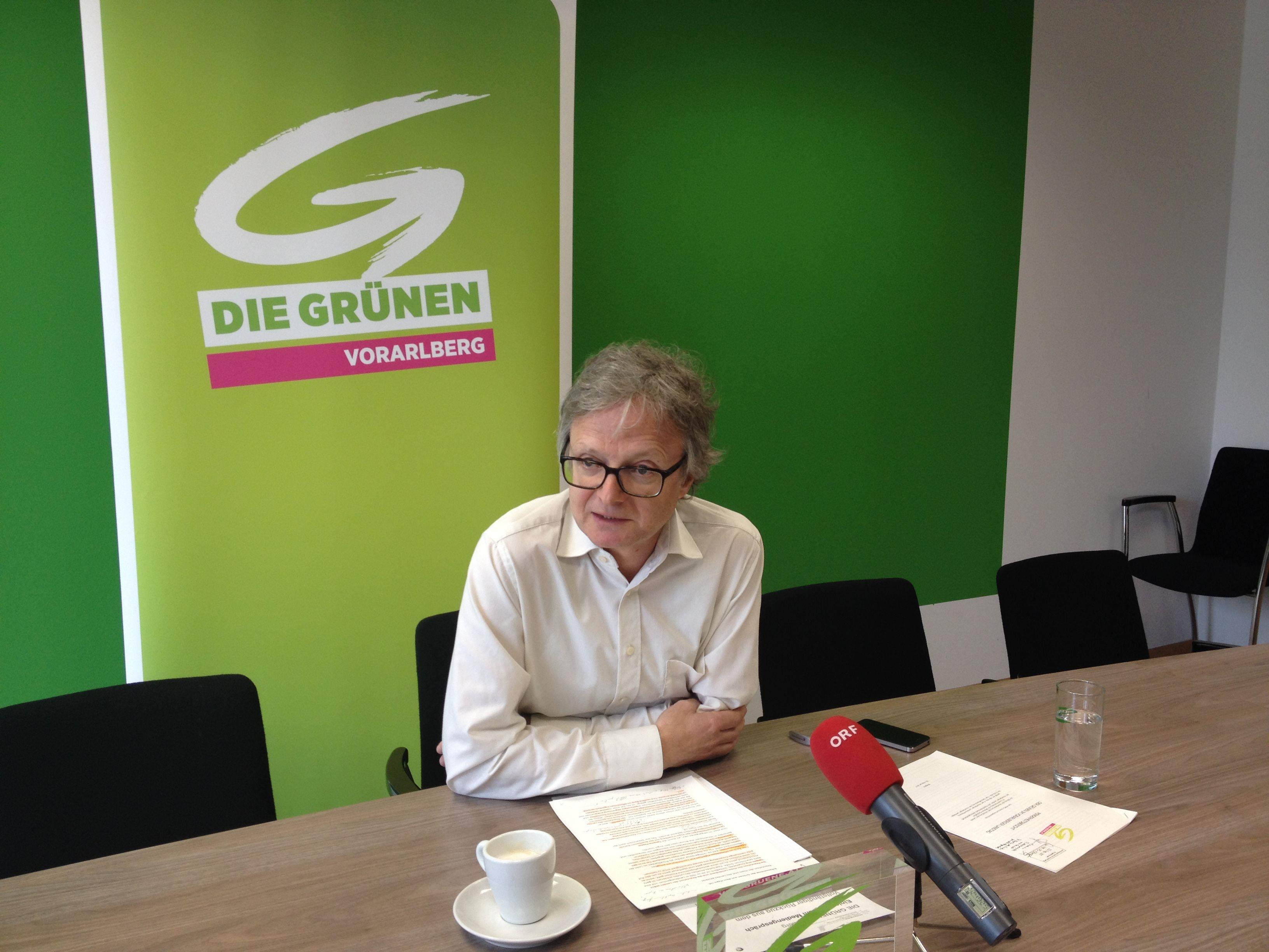 : Der Grüne Klubobmann Adi Gross bilanziert bei einer Pressekonferenz den Hypo-Untersuchungsausschuss
