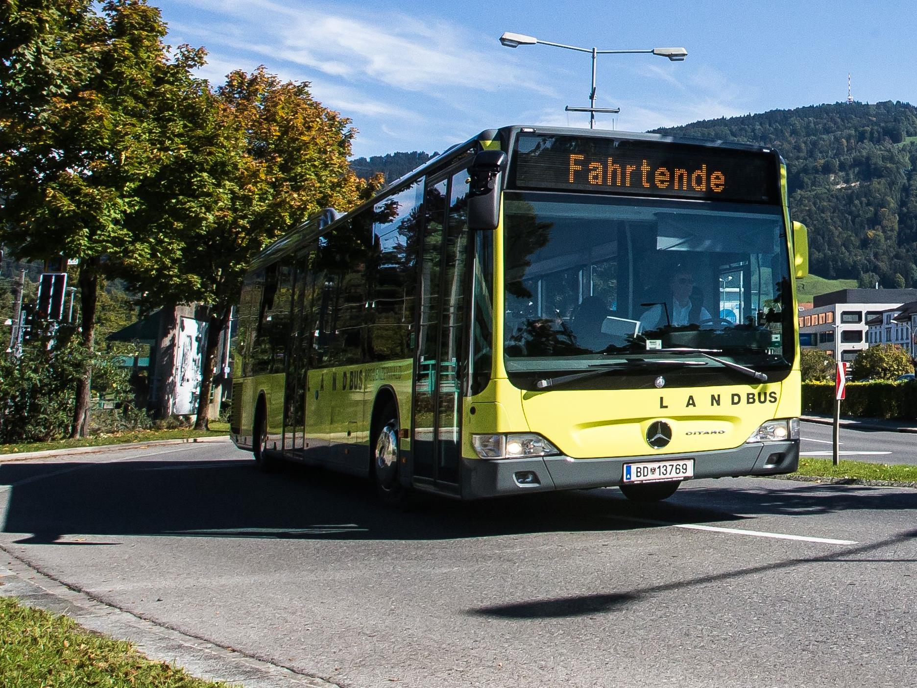 Der Bus fuhr von Lochau kommend in Richtung Bregenz