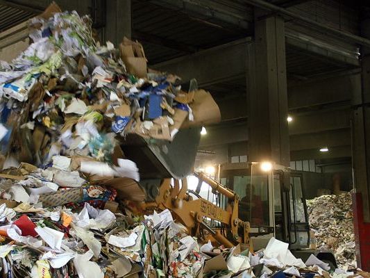 Bei der Leiche wurden bei der Obuktion schwere Verletzungen im Halsbereich festgestellt. Bei der Leiche wurden bei der Obuktion schwere Verletzungen im Halsbereich festgestellt.
