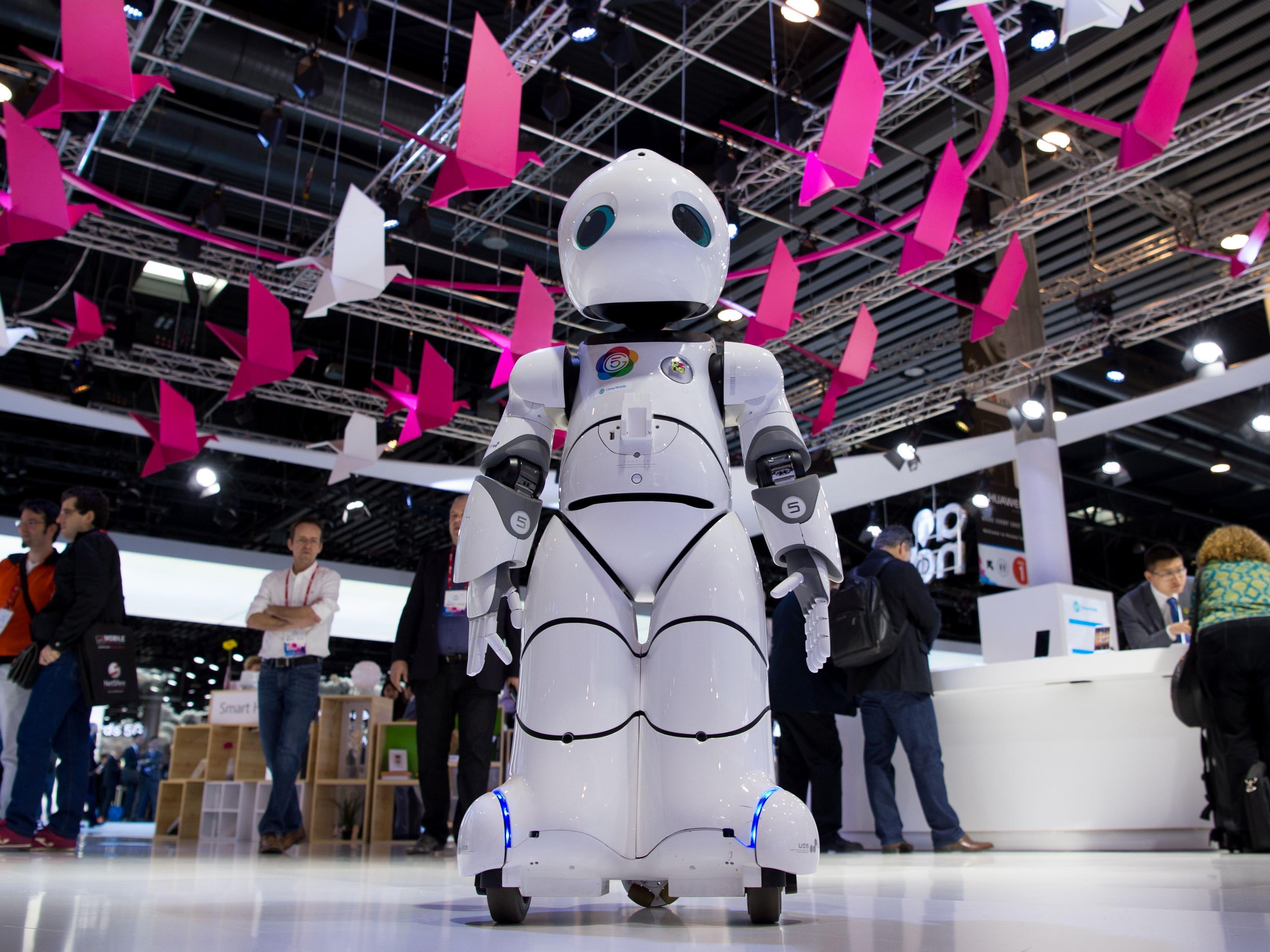 Roboter übernehmen immer mehr Arbeitsplätze von Menschen - Symbolbild