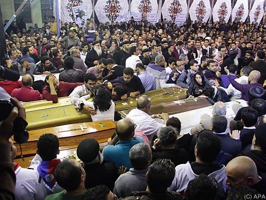 Trauer um die Opfer der Terroranschläge auf Kirchgänger