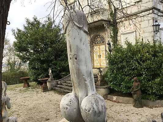 Die knapp 2.000 Jahre alte Statue erzürnt manche Kreuzweggeher Die knapp 2.000 Jahre alte Statue erzürnt manche Kreuzweggeher