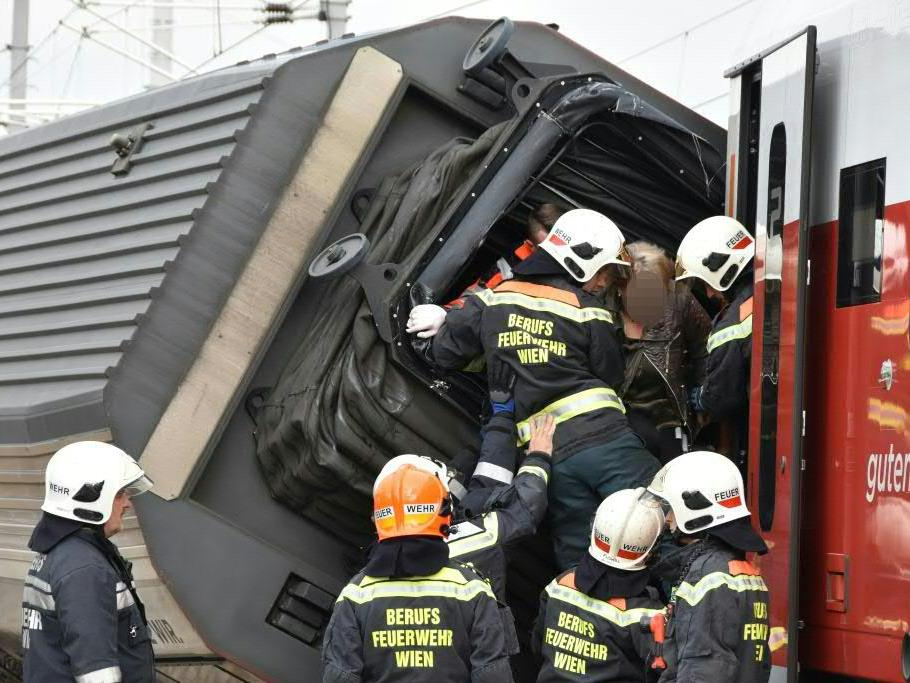 Zugsunglück in Wien-Meidling: Regionalexpress überfuhr Signal.