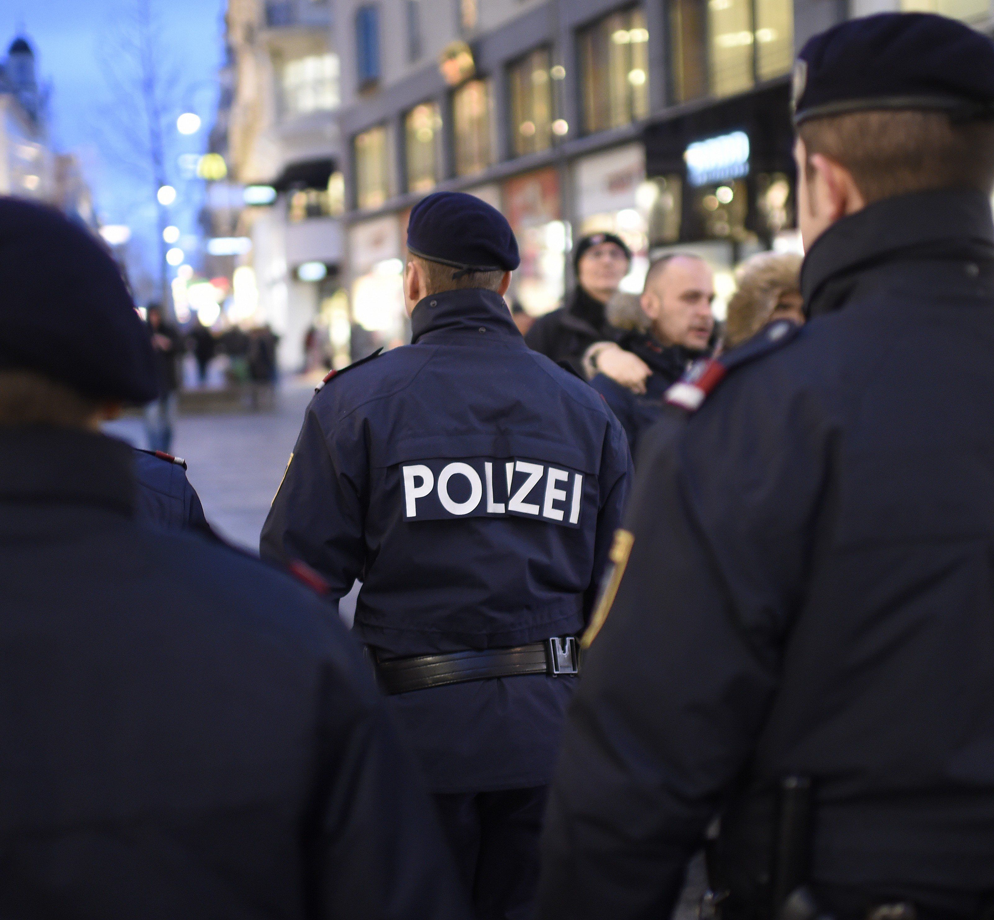 Ein Anrufer hatte die Polizei alarmiert, nachdem er dachten, einen Schuss gehört zu haben. Ein Anrufer hatte die Polizei alarmiert, nachdem er dachten, einen Schuss gehört zu haben.