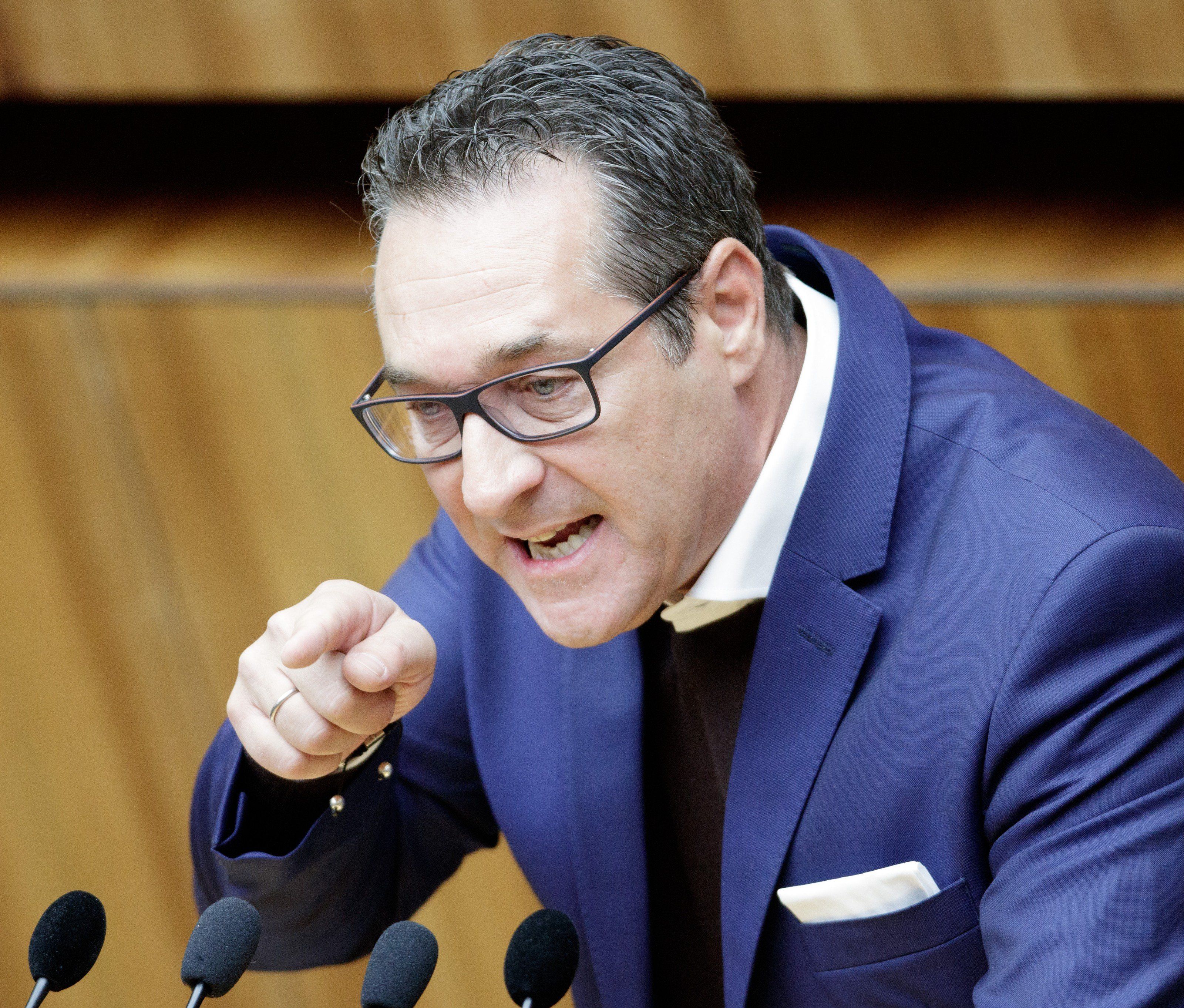 FPÖ-Chef sieht "Totalversagen" von SPÖ, ÖVP und Grünen. FPÖ-Chef sieht "Totalversagen" von SPÖ, ÖVP und Grünen.