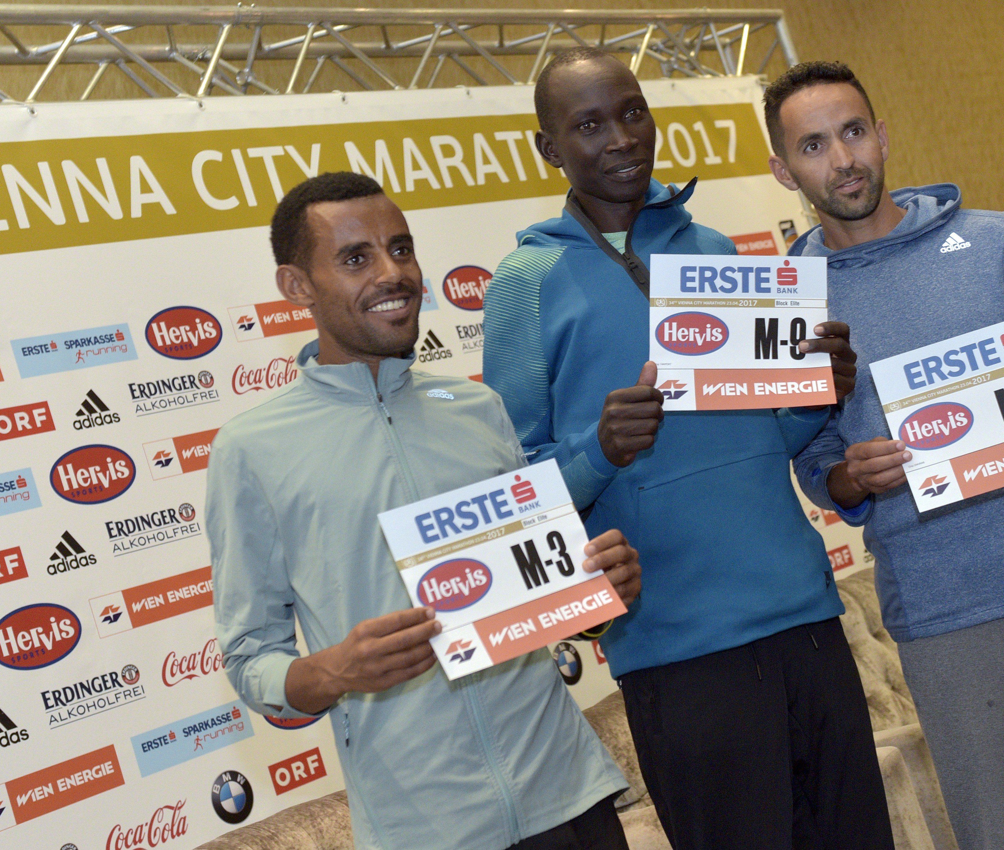 Deribe Robi (ETH), Suleiman Simotwo (KEN), Mustapha El Aziz (MAR) zählen zud en Favoriten beim Wien-Marathon.