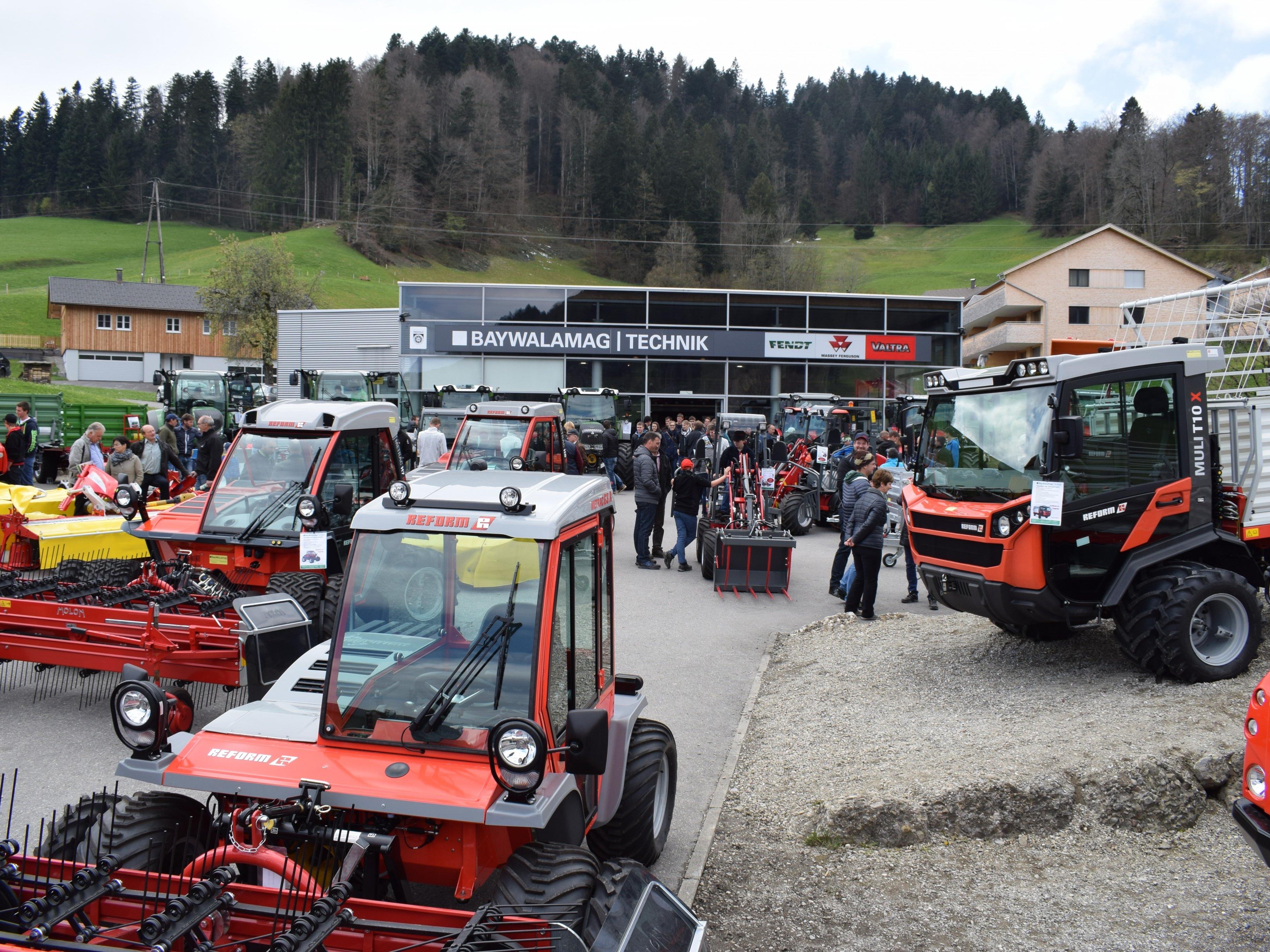 Der neue Landmaschinenbetrieb in Hittisau zog viele Ineressierte an.