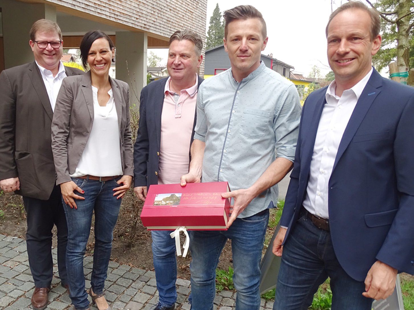 Bgm. Dieter Egger, Harald Unverdorben, Friedl Dold, Saskia Unverdorber und Arno Gächter (v.r.) Bgm. Dieter Egger, Harald Unverdorben, Friedl Dold, Saskia Unverdorber und Arno Gächter (v.r.)