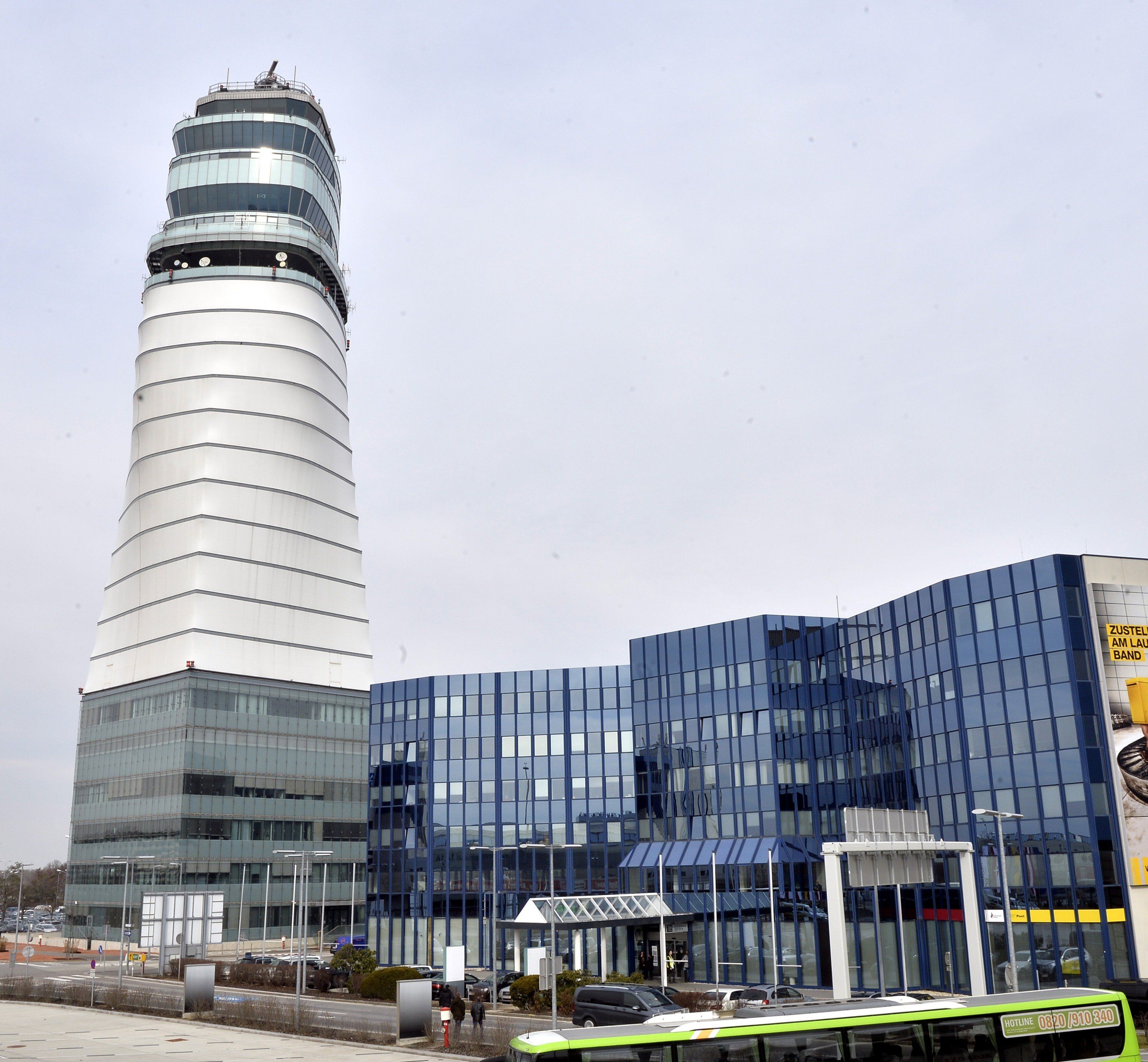 Der Bundeswehrsoldat hatte am Flughafen Wien eine geladene Waffe versteckt.