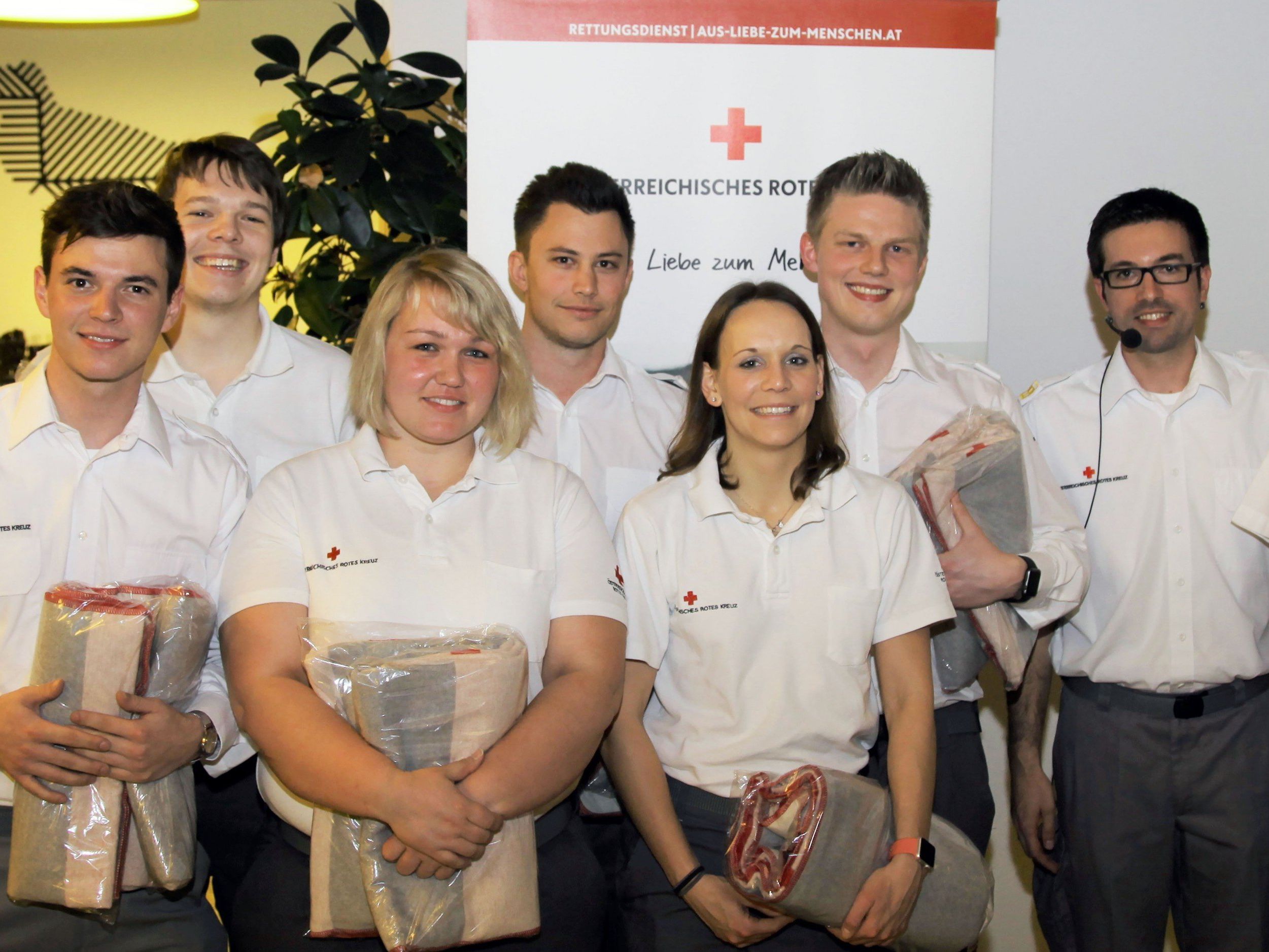 Danke an die ehrenamtlichen Mitglieder mit den meisten Rettungsdiensten. Danke an die ehrenamtlichen Mitglieder mit den meisten Rettungsdiensten.