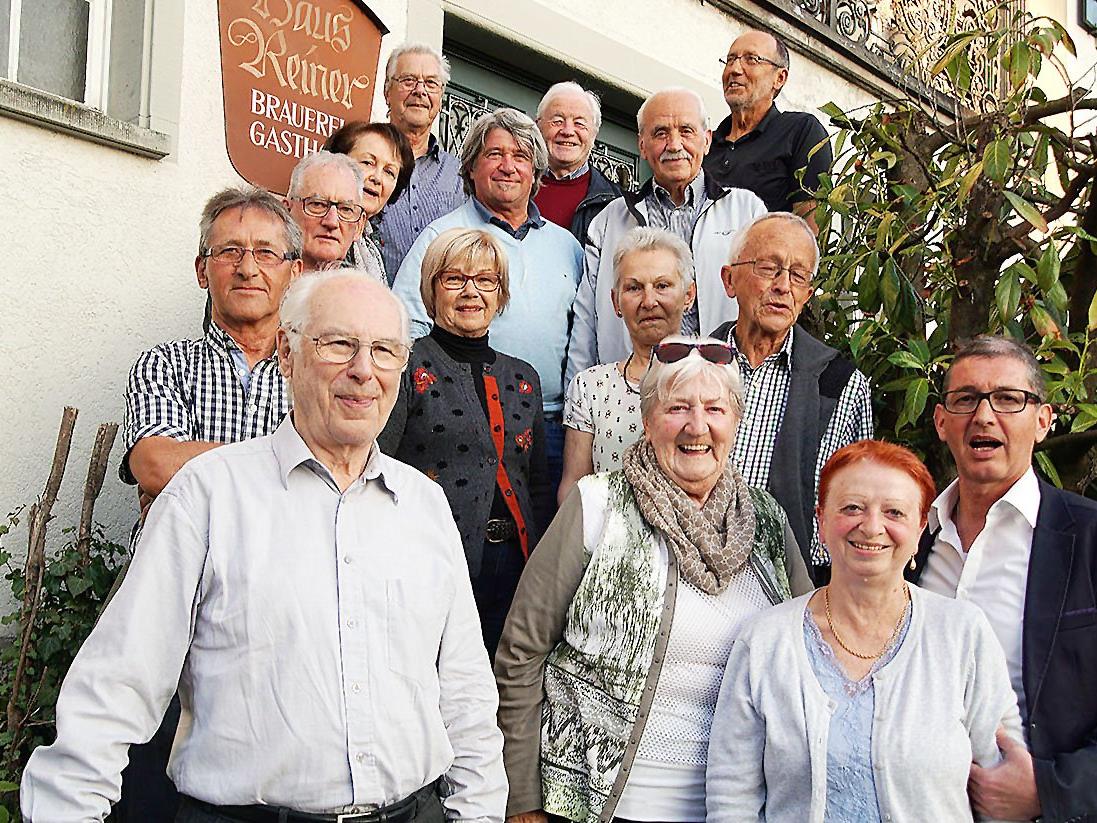 Die Seniorenbund-Fotofreunde beim Kennenlern-Treffen im GH Adler in Lochau