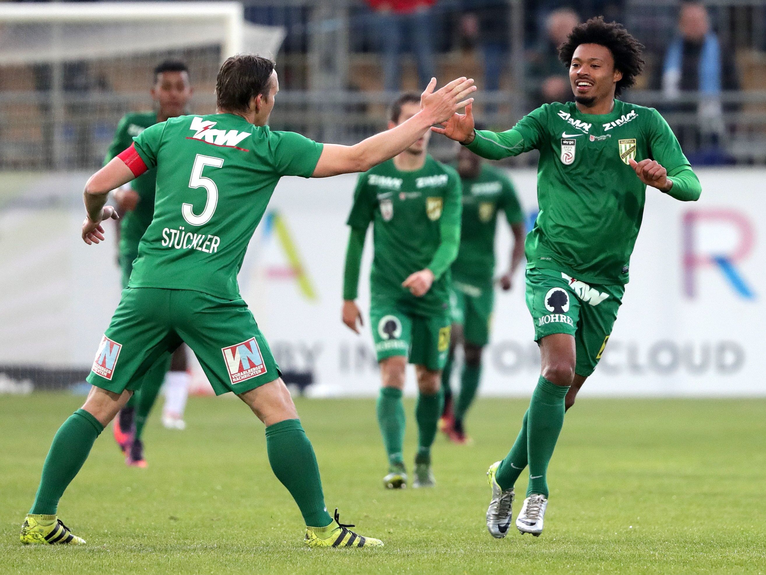 Bruno (r.) sorgte knapp vor der Pause für das entscheidende 2:1. Bruno (r.) sorgte knapp vor der Pause für das entscheidende 2:1.