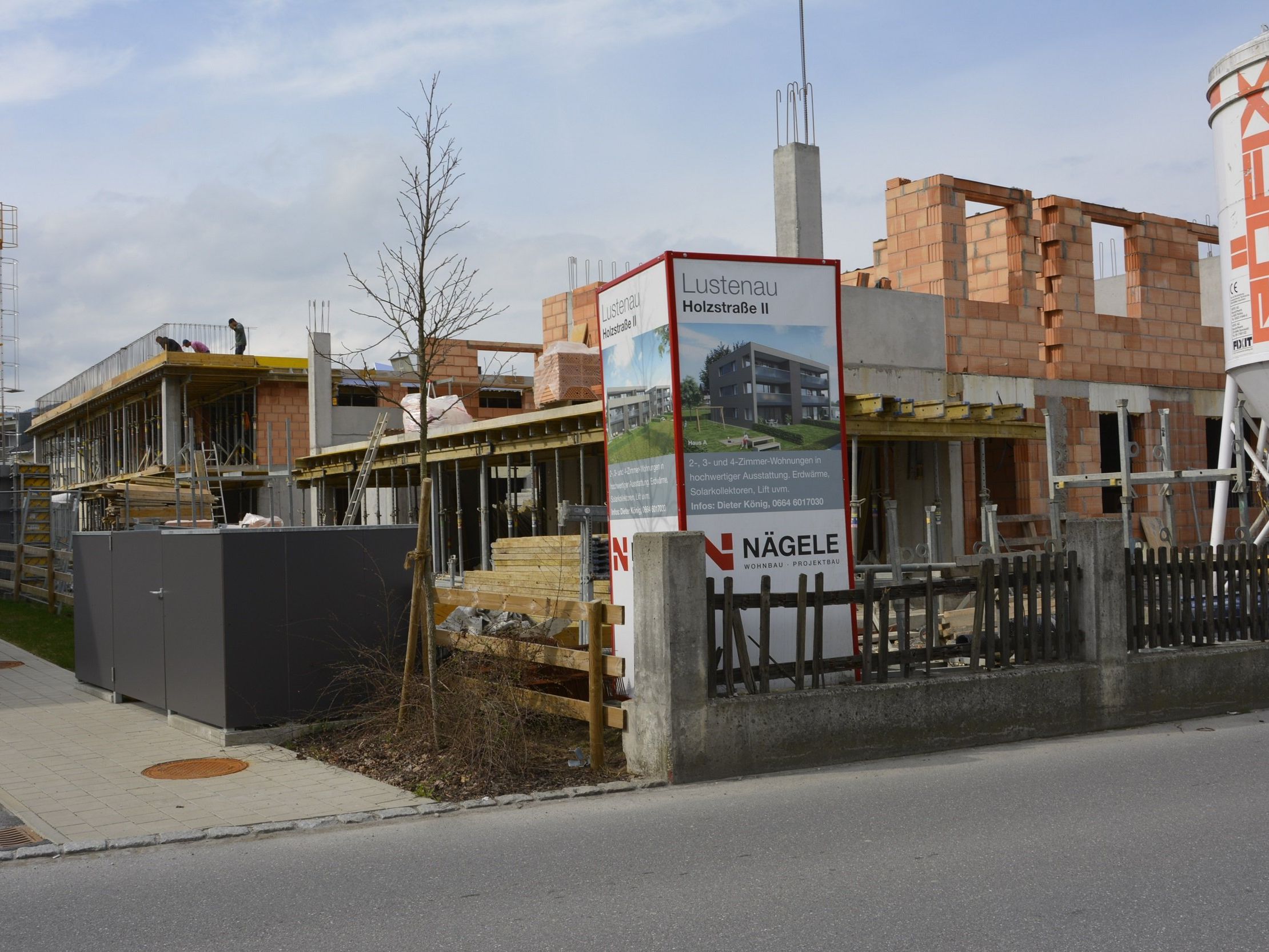An der Wohnanlage Holzstraße schreiten die Bauarbeiten zügig voran. An der Wohnanlage Holzstraße schreiten die Bauarbeiten zügig voran.