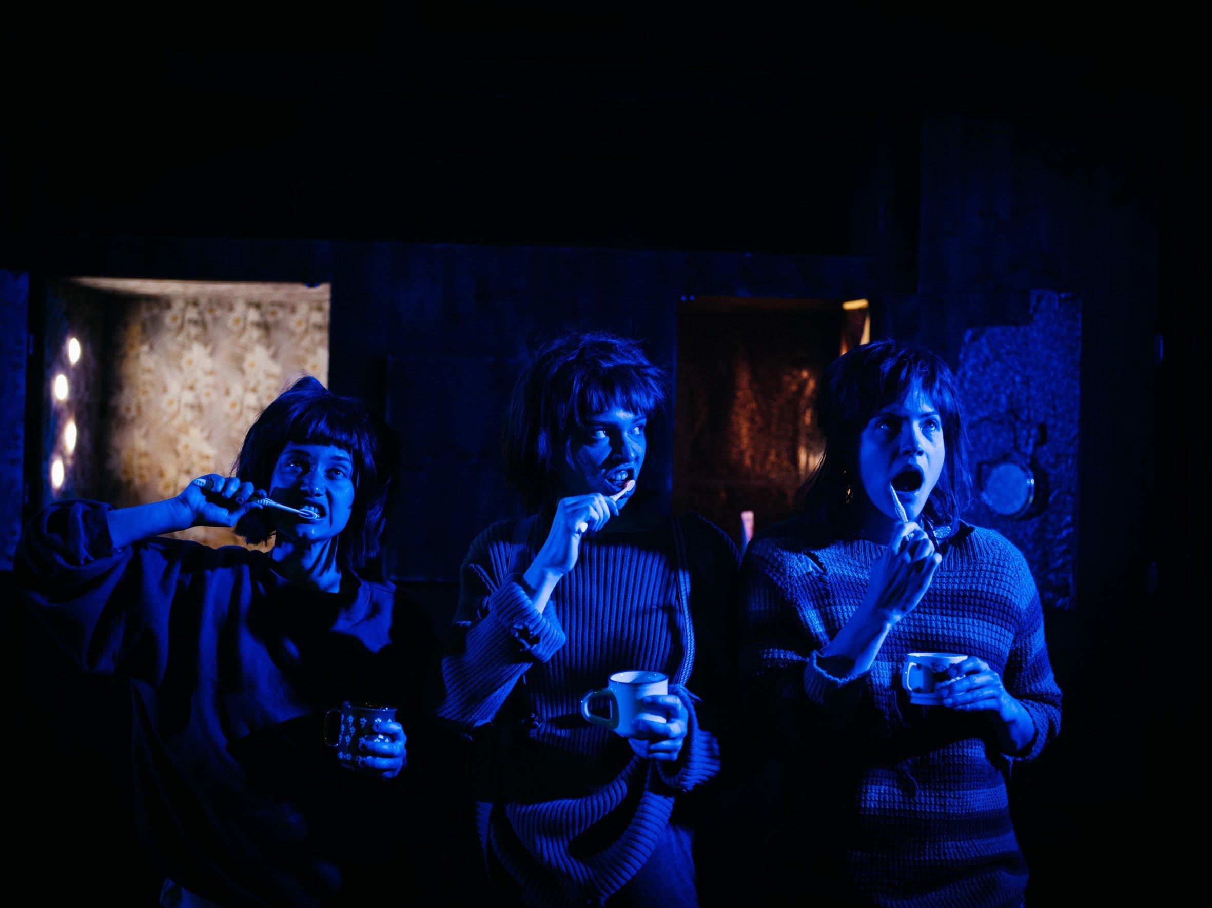 Lena Kalisch, Saskia Klar und Miriam Fussenegger in "Ja, Eh!" im Rabenhof Lena Kalisch, Saskia Klar und Miriam Fussenegger in "Ja, Eh!" im Rabenhof