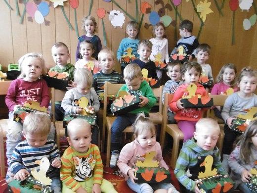 Die Kinder suchten eifrig Osternester und freuten sich sehr über den Inhalt.