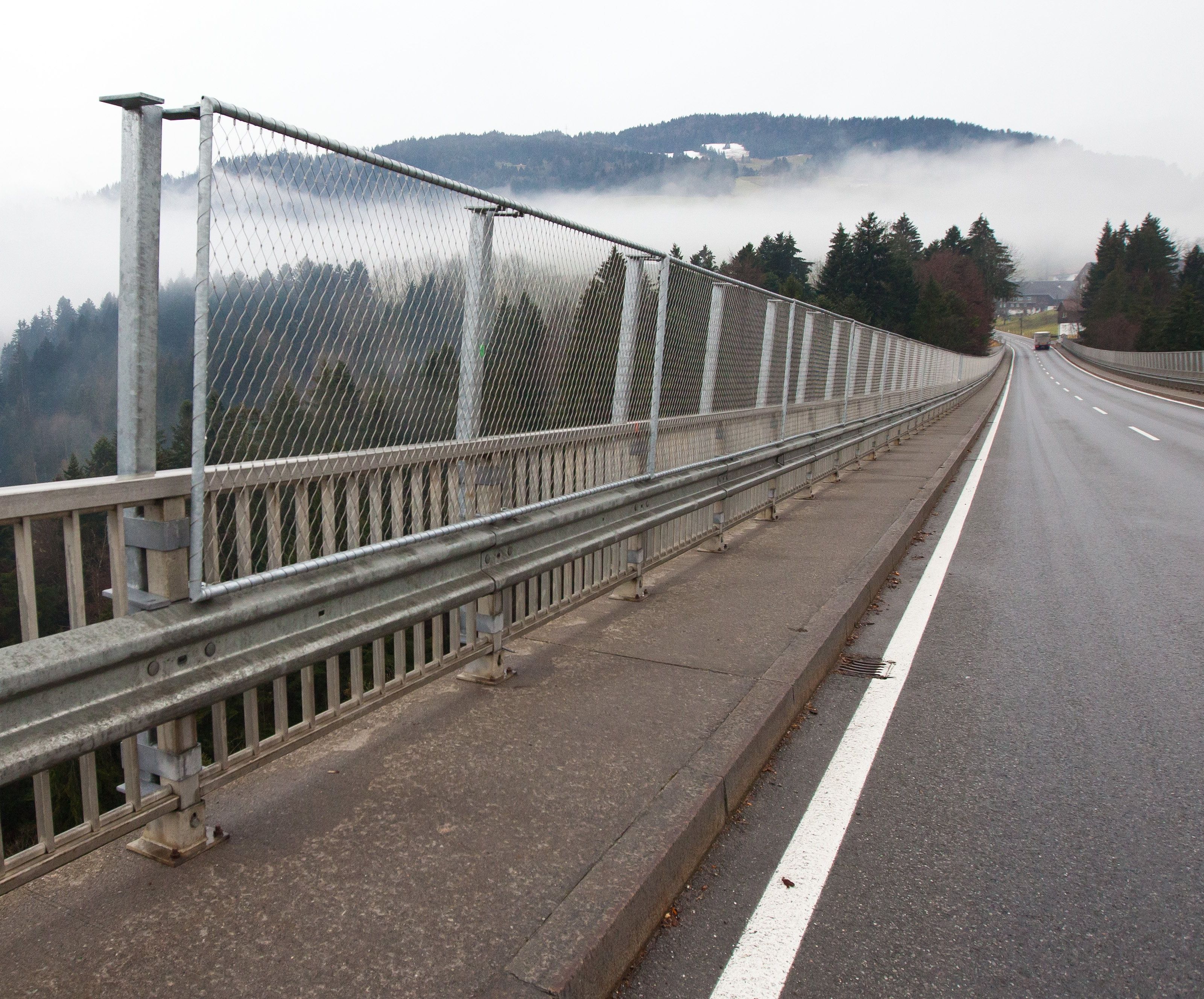 An der Lingenauer Hochbrücke werden Bauarbeiten durchgeführt. An der Lingenauer Hochbrücke werden Bauarbeiten durchgeführt.