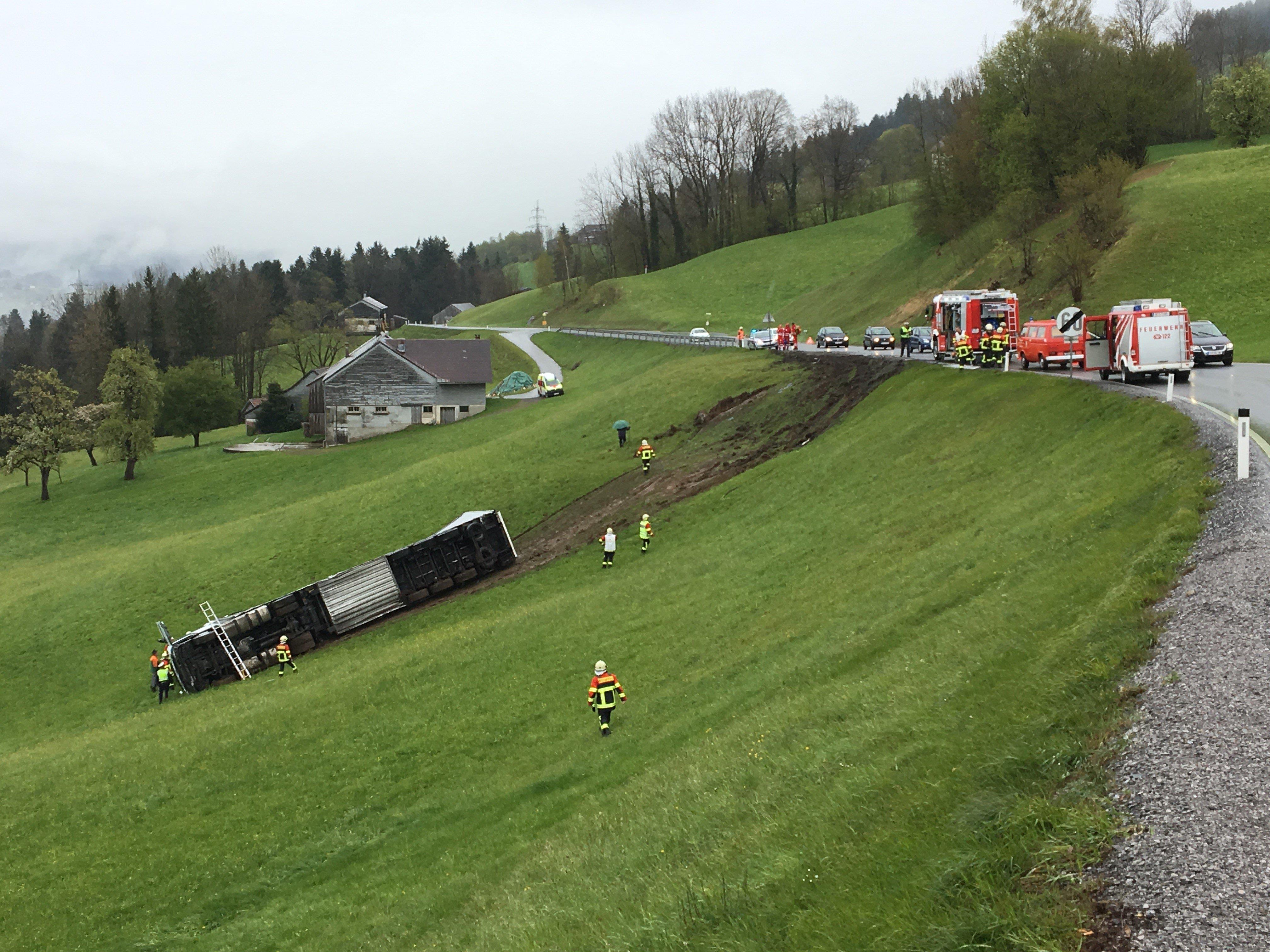 Lkw in Alberschwende abgestürzt.