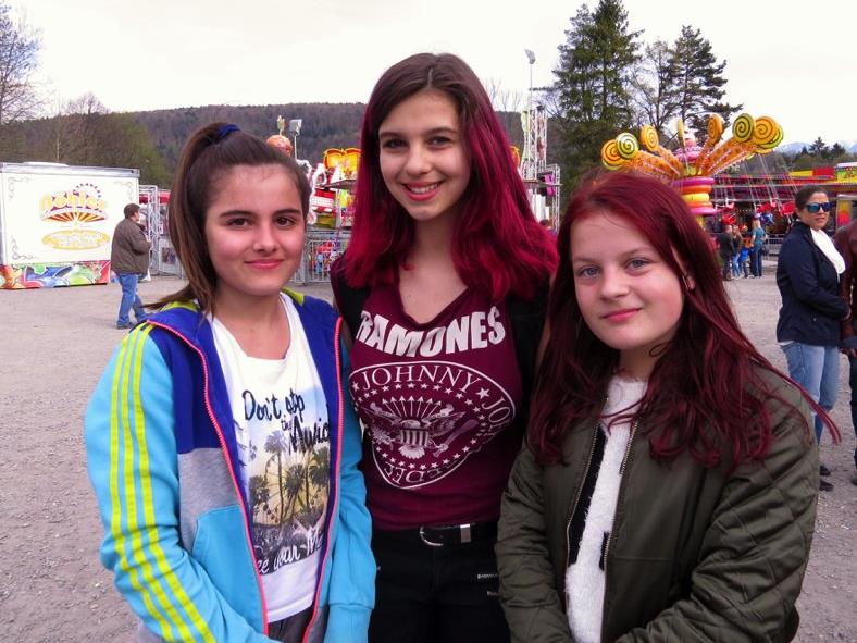 Mattea, Mia und Kiara genossen die tolle Stimmung beim Vergnügunspark in der Oberau.