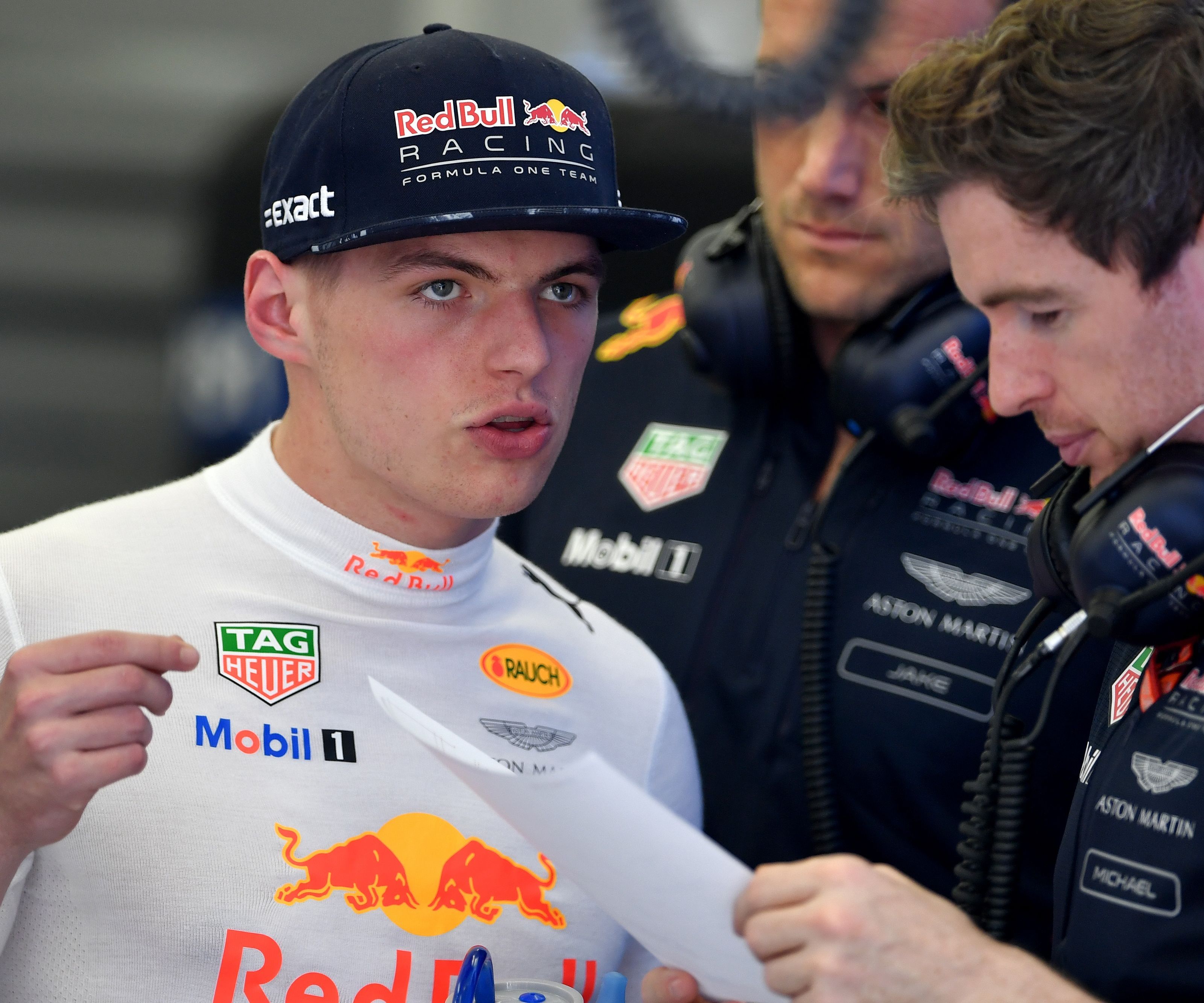 Max Verstappen (l.) war nach seiner unglücklichen Aussage über den Brasilianer Felipe Massa in die Kritik geraten. Max Verstappen (l.) war nach seiner unglücklichen Aussage über den Brasilianer Felipe Massa in die Kritik geraten.