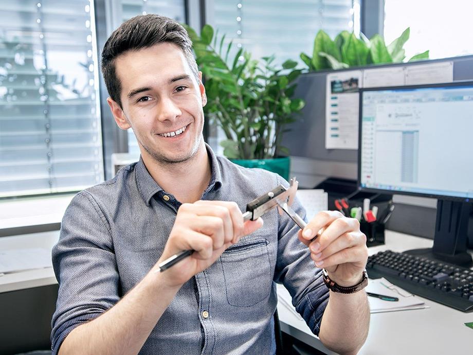 Top-Karriere: Der 23-jährige Andreas Gojo leitet bei Meusburger in Wolfurt die Abteilung „Produktplanung Stanzwerkzeugbau“. Bild: Meusburger