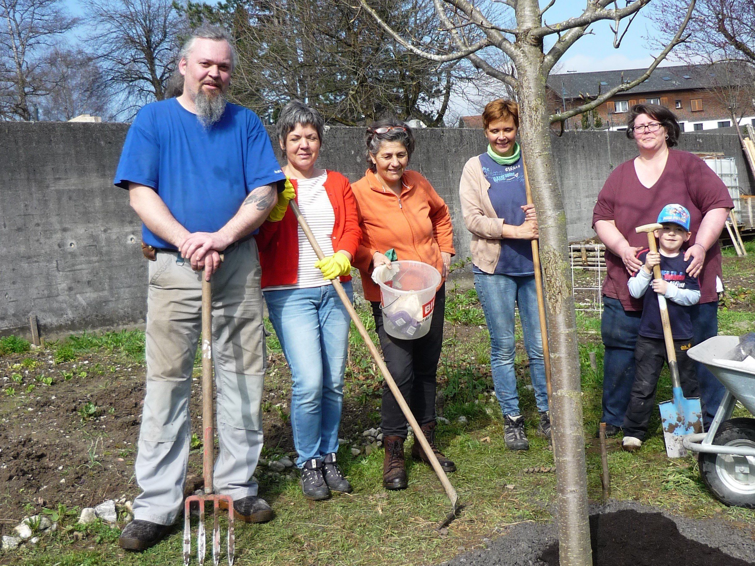 Zahlreiche Teilnehmer waren zum Vortrag und Praxisworkshop „Naturvielfalt“ in Göfis gekommen. Zahlreiche Teilnehmer waren zum Vortrag und Praxisworkshop „Naturvielfalt“ in Göfis gekommen.