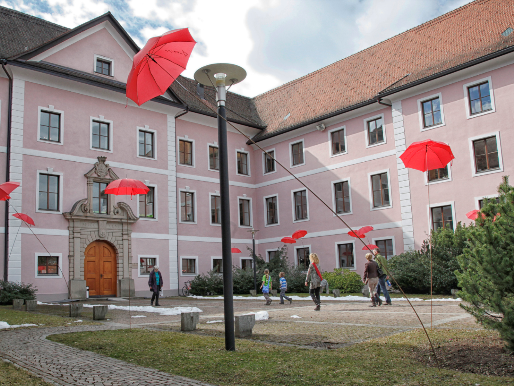 Die UNIKAT B findet zum 16. Mal im wunderschönen Ambiente des Schloss Gayenhofen statt.