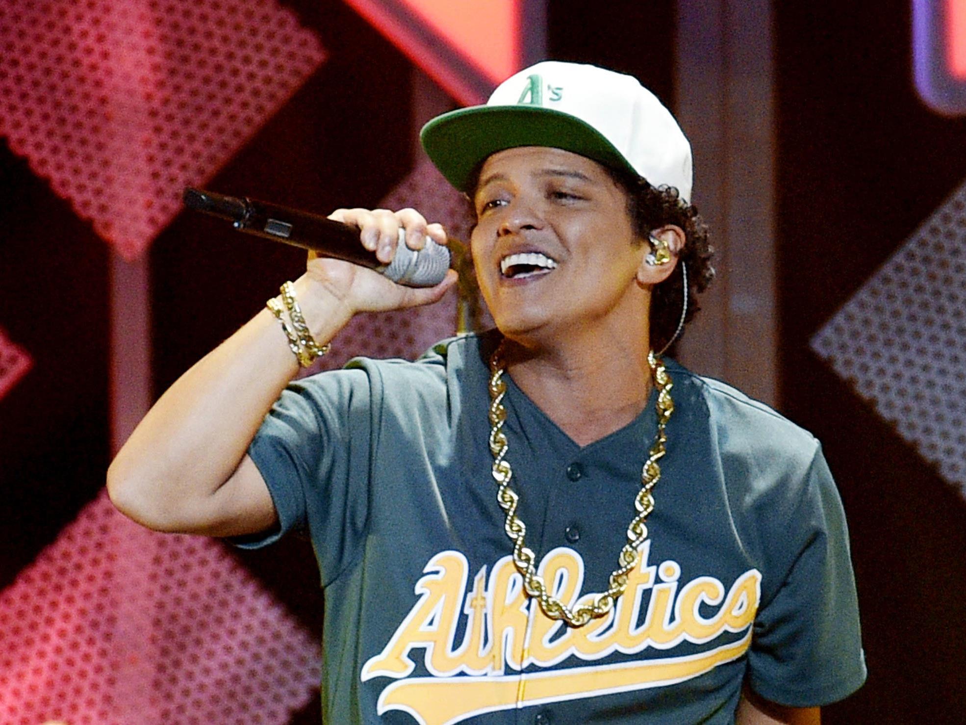 Bruno Mars bürgerlicher Name ist Peter Gene Bayot Hernandez.